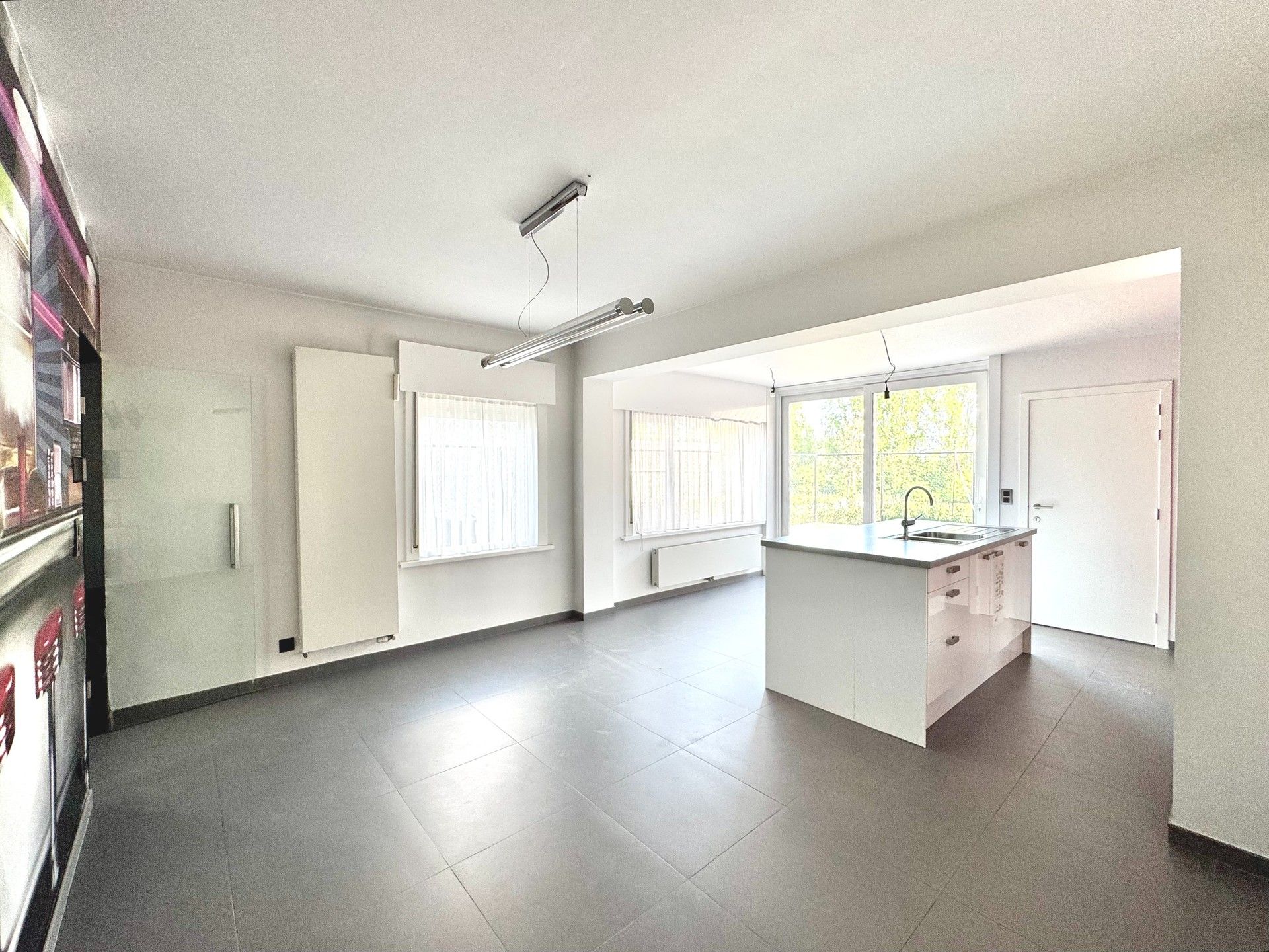 HOB MET 3 KAMERS, BUREAU en RUIM TERRAS foto {{pictureIndex}}