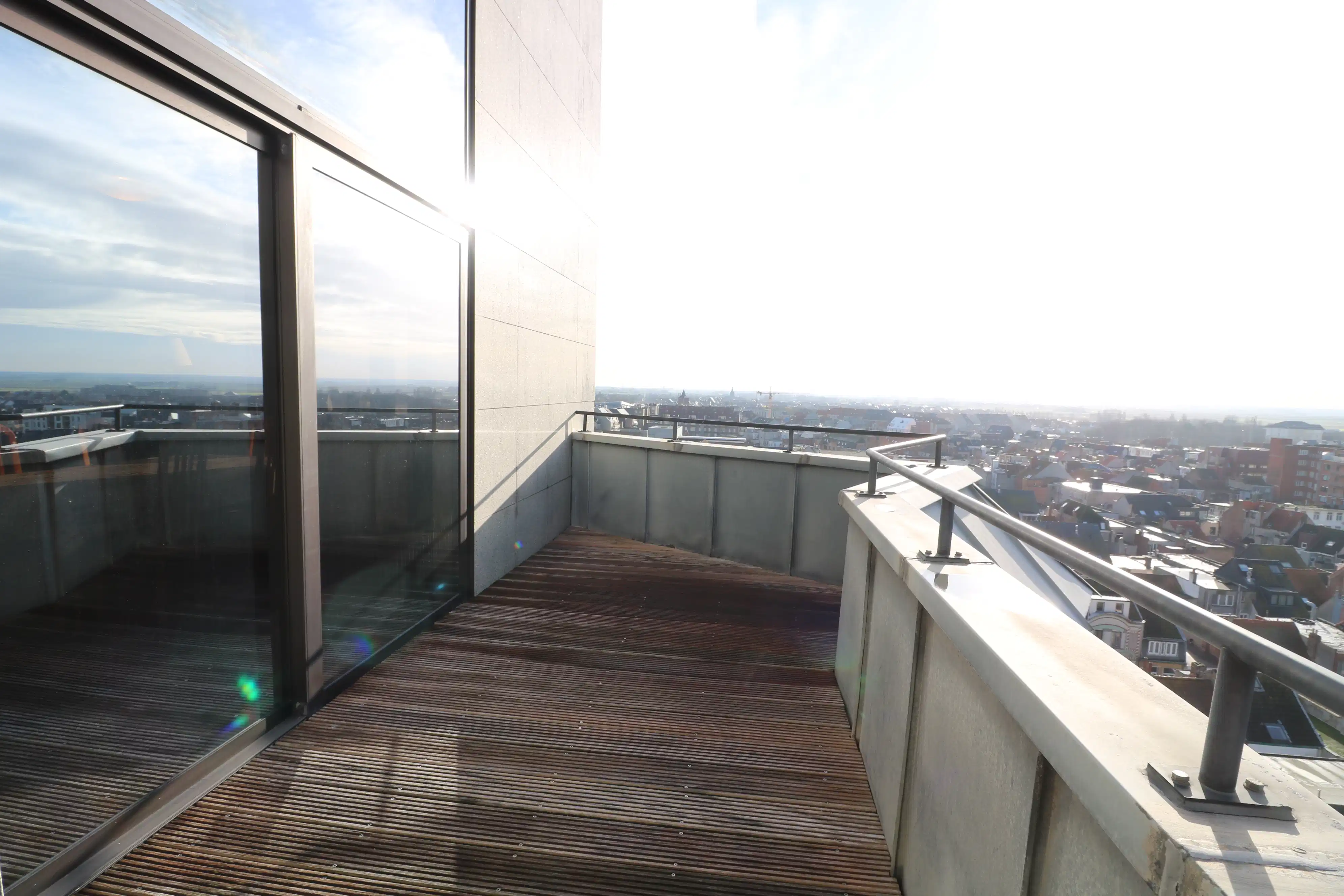 Zeer ruim 1-slaapkamerappartement (86m²) met bijzonder groot terras op de 9de verdieping van de residentie Bristol Palace foto 8