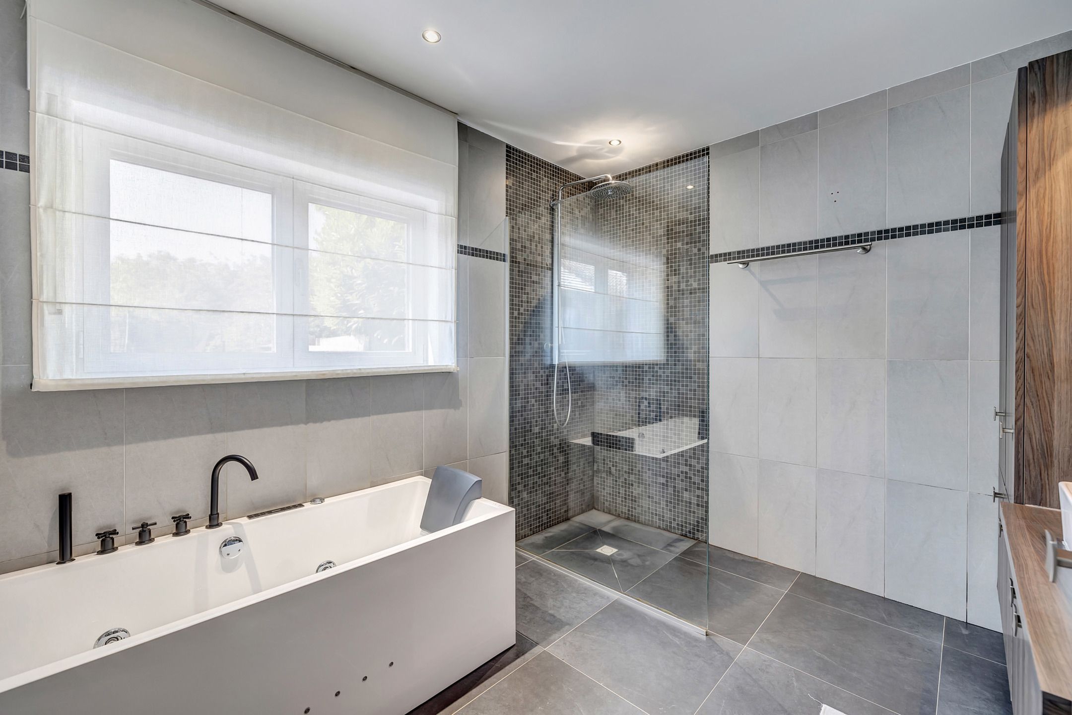 Instapklare woning met ruime garage en tuin foto 9