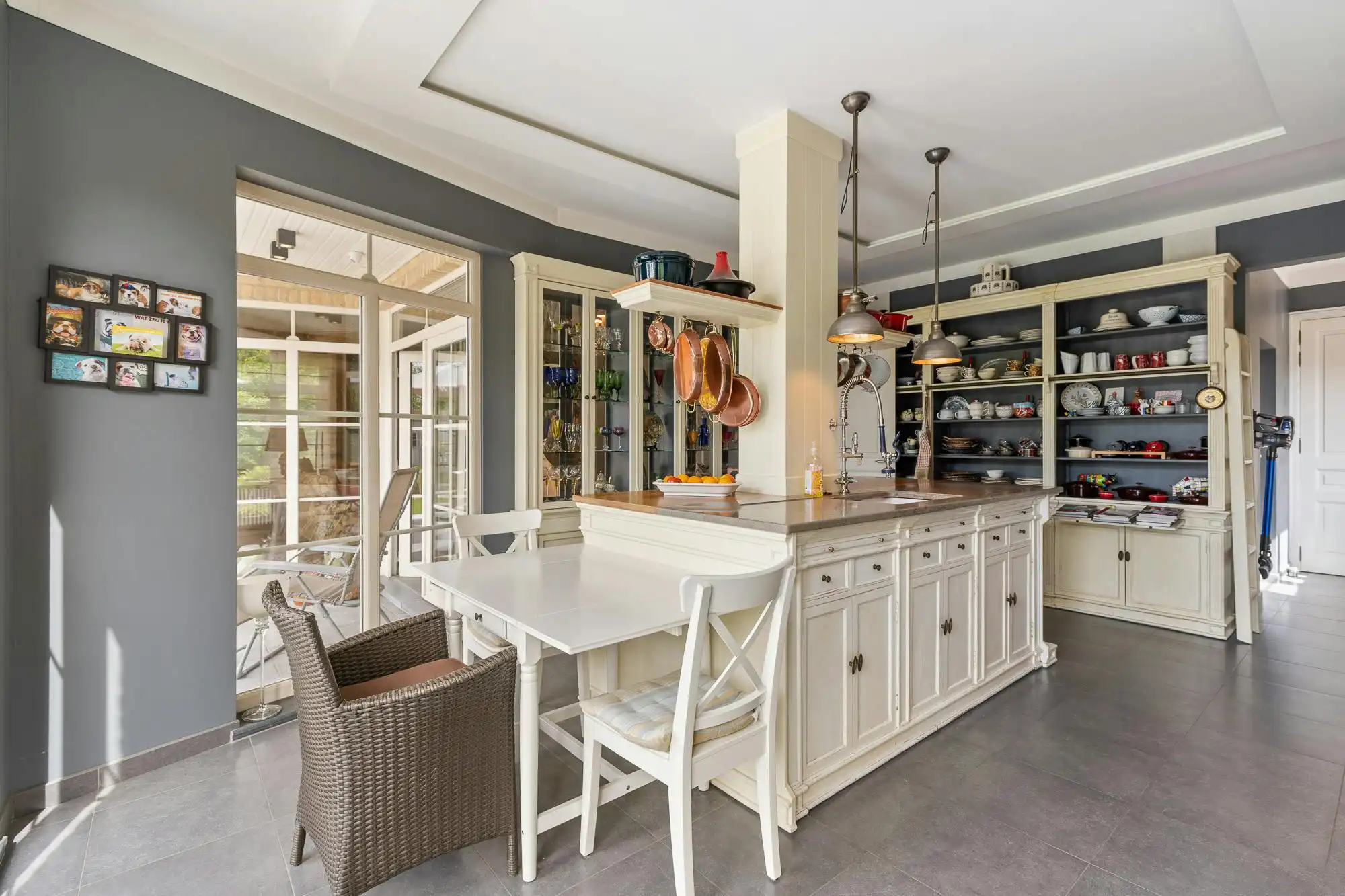 Exclusieve villa met polyvalente ruimte te koop in Kobbegem foto 6