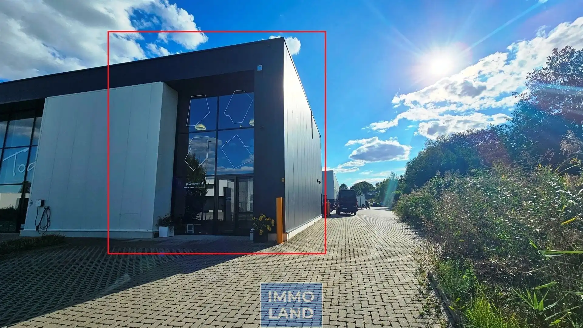 Knap en modern ingericht industriegebouw met een bijzonder karakter, gelegen net buiten het centrum van Diepenbeek en met een vlotte verbinding naar de E313, Genk en Kortessem. foto 29