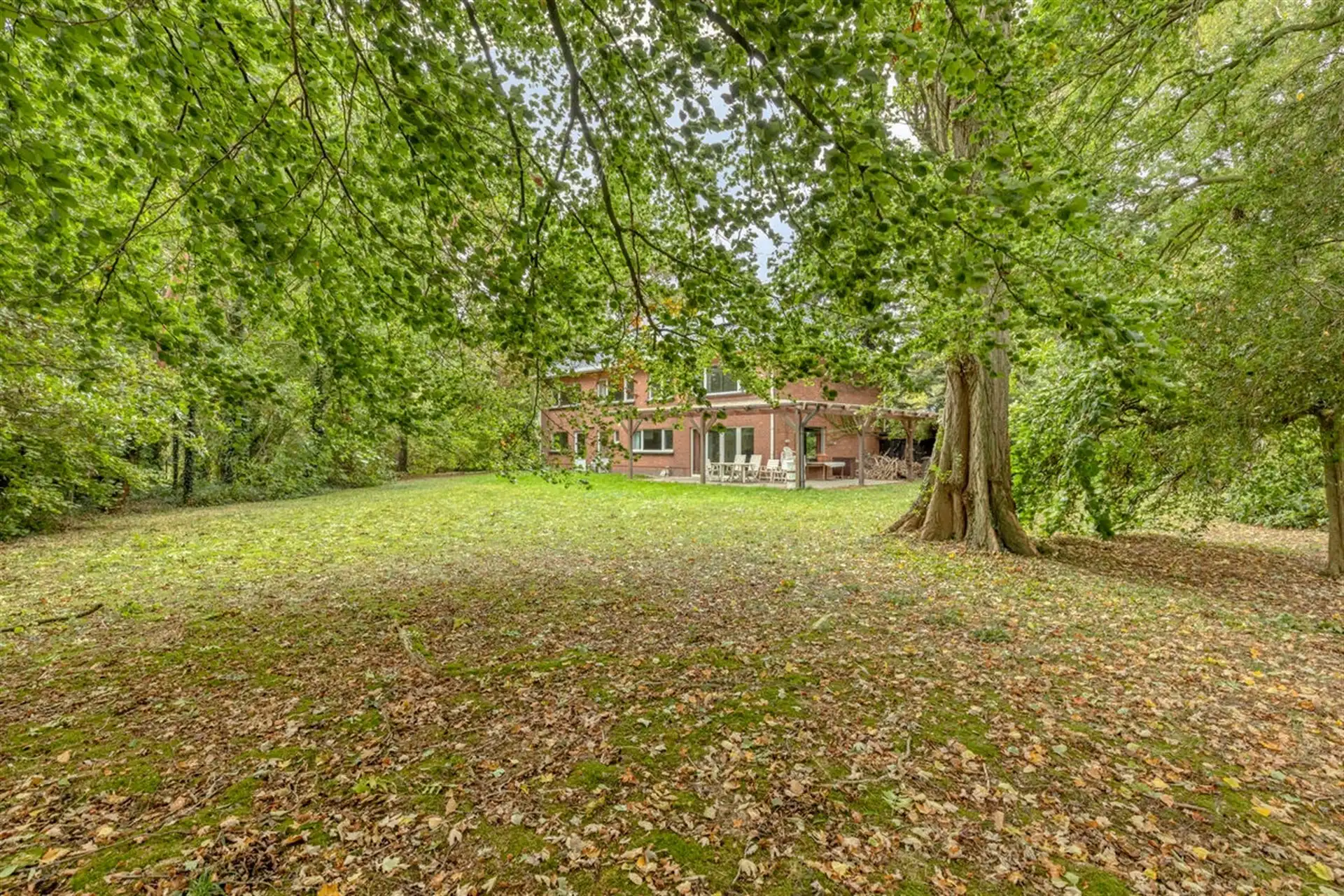Ruime vrijstaande villa op een perceel van 3.235 m² foto 25