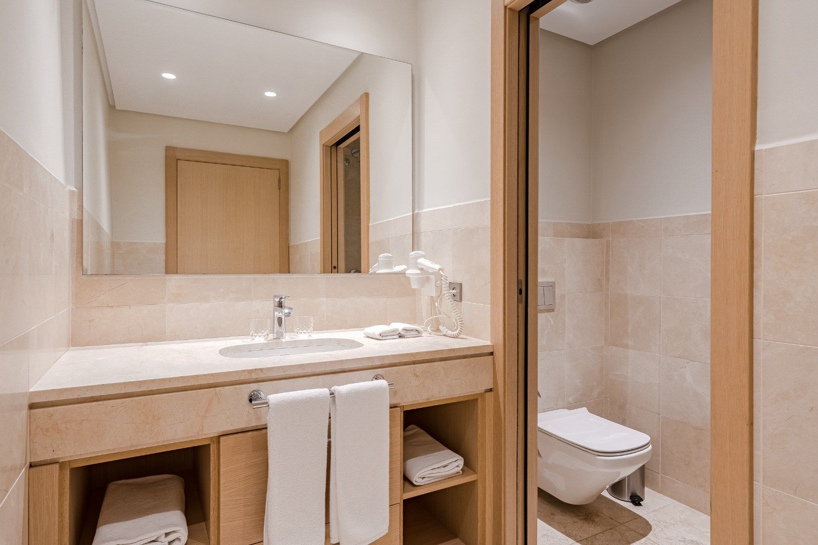 Luxueus appartement met prachtig zeezicht  foto 14