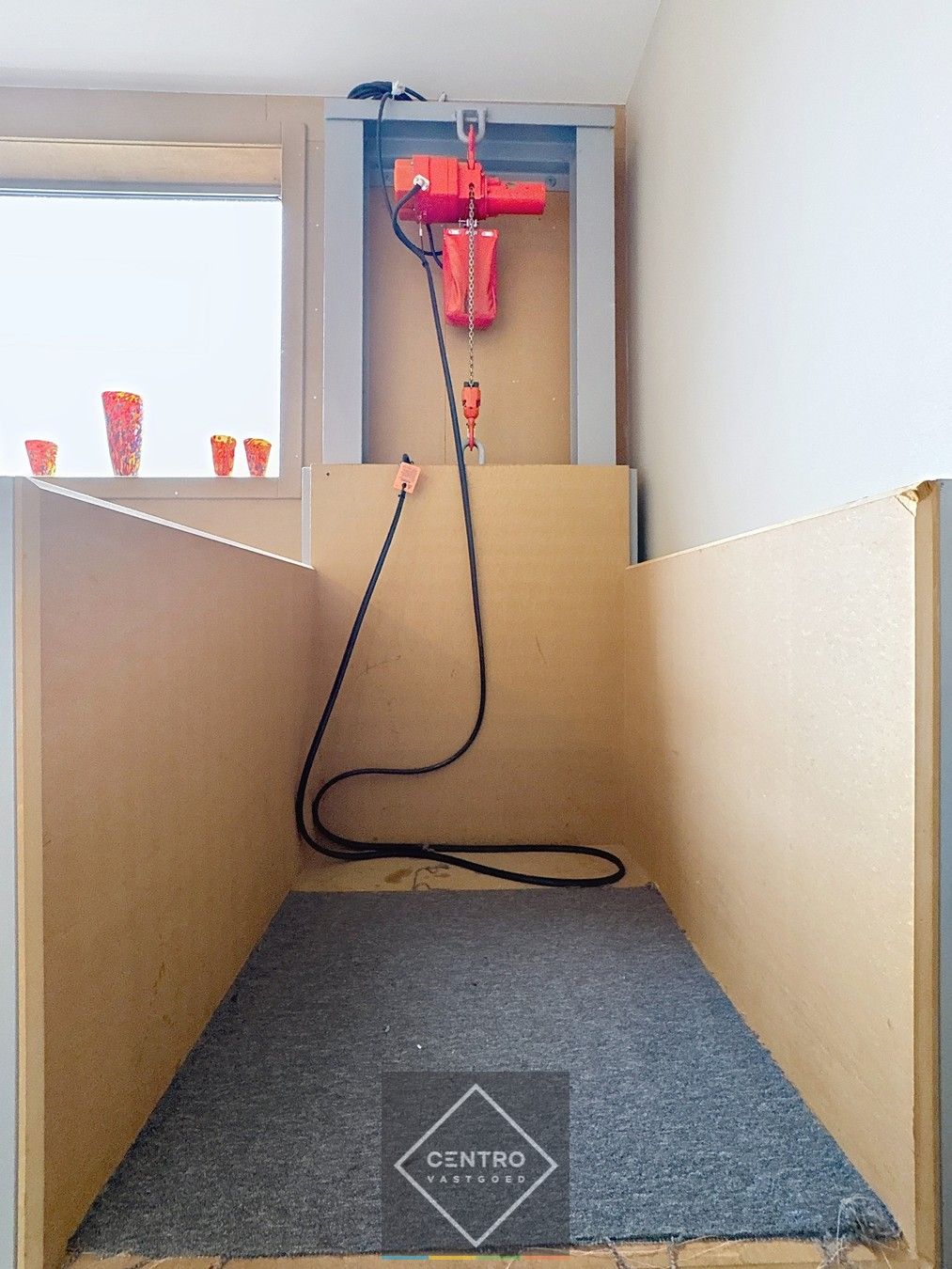 Prachtig BEDRIJFSPAND, bestaande uit MAGAZIJN (576m2 + tussenverdieping), BURELEN en instapklare, alleenstaande WONING. Op ambachtelijke zone te Aalter. foto 37