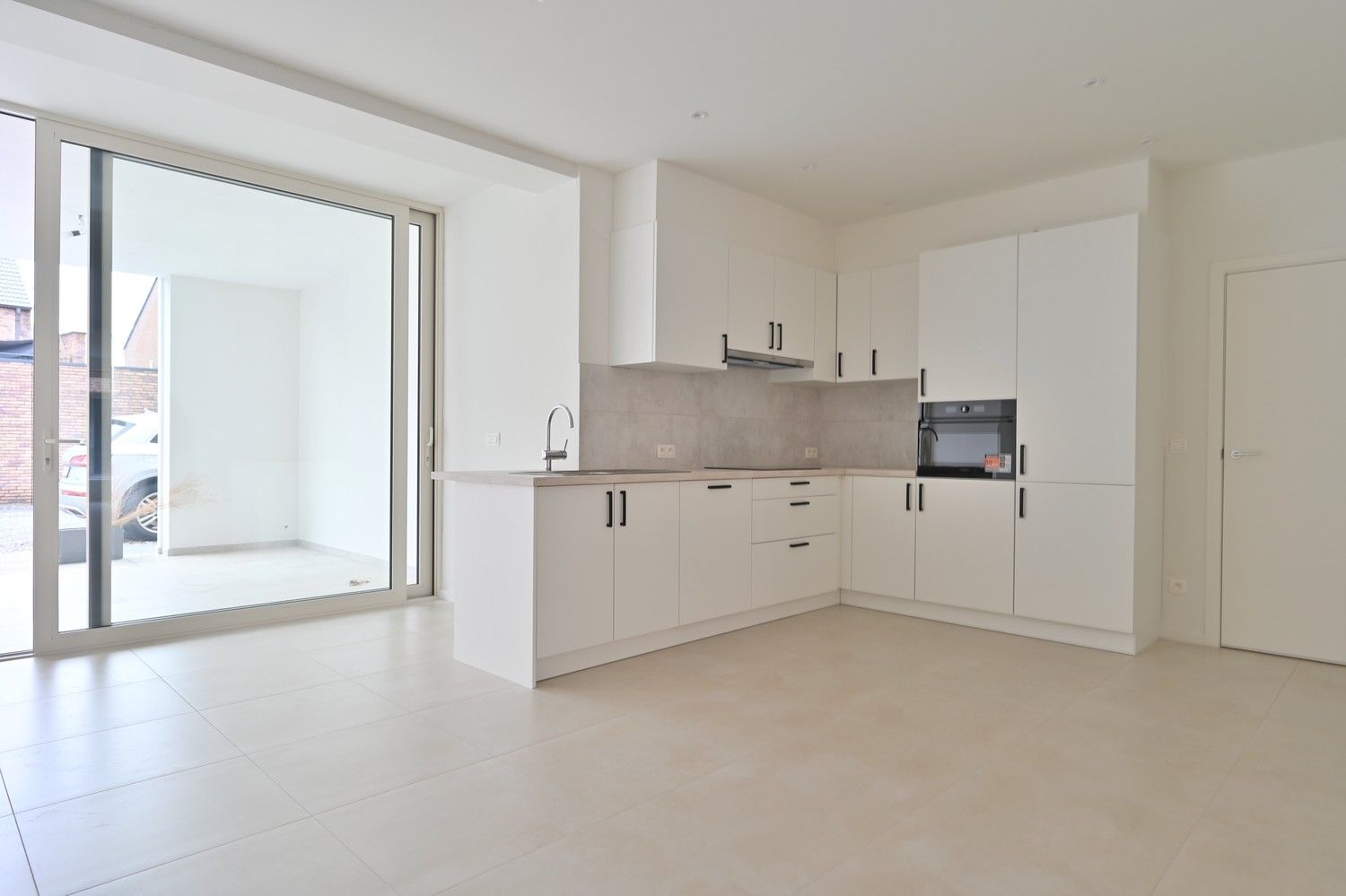 Nieuw appartement van ± 130 m² met 2 slaapkamer in bestaande residentie, gelegen in het historische centrum van Maaseik foto 3