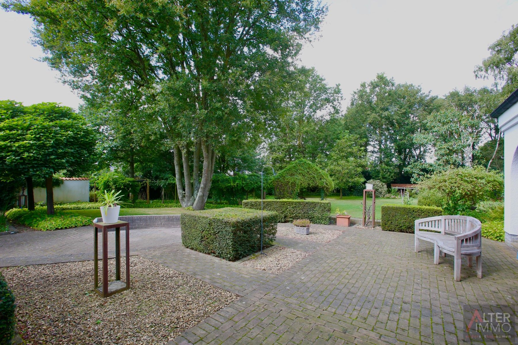 Unieke villa van meer dan 400 m² op een prachtig perceel van ca. 45 are! foto 32