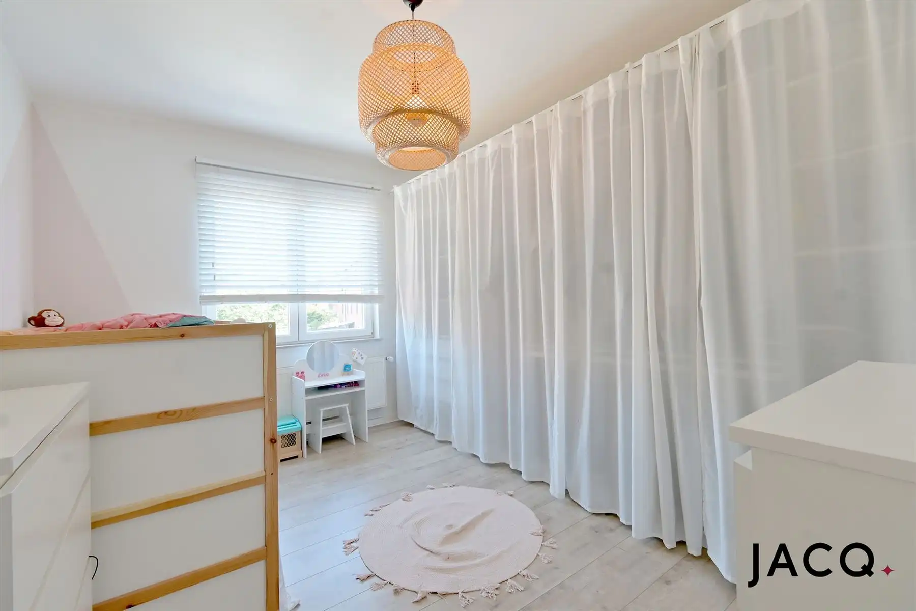 Instapklaar appartement met 2 slaapkamers en dubbele garage foto 11