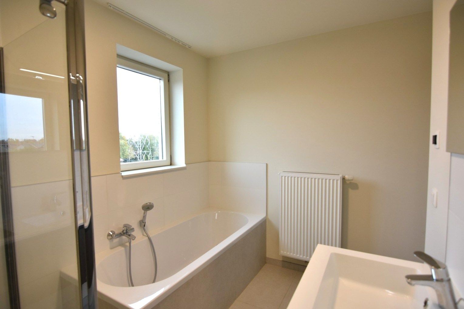 Lichtrijk 2-slpk appartement met privé parking nabij Rumbeke foto 14