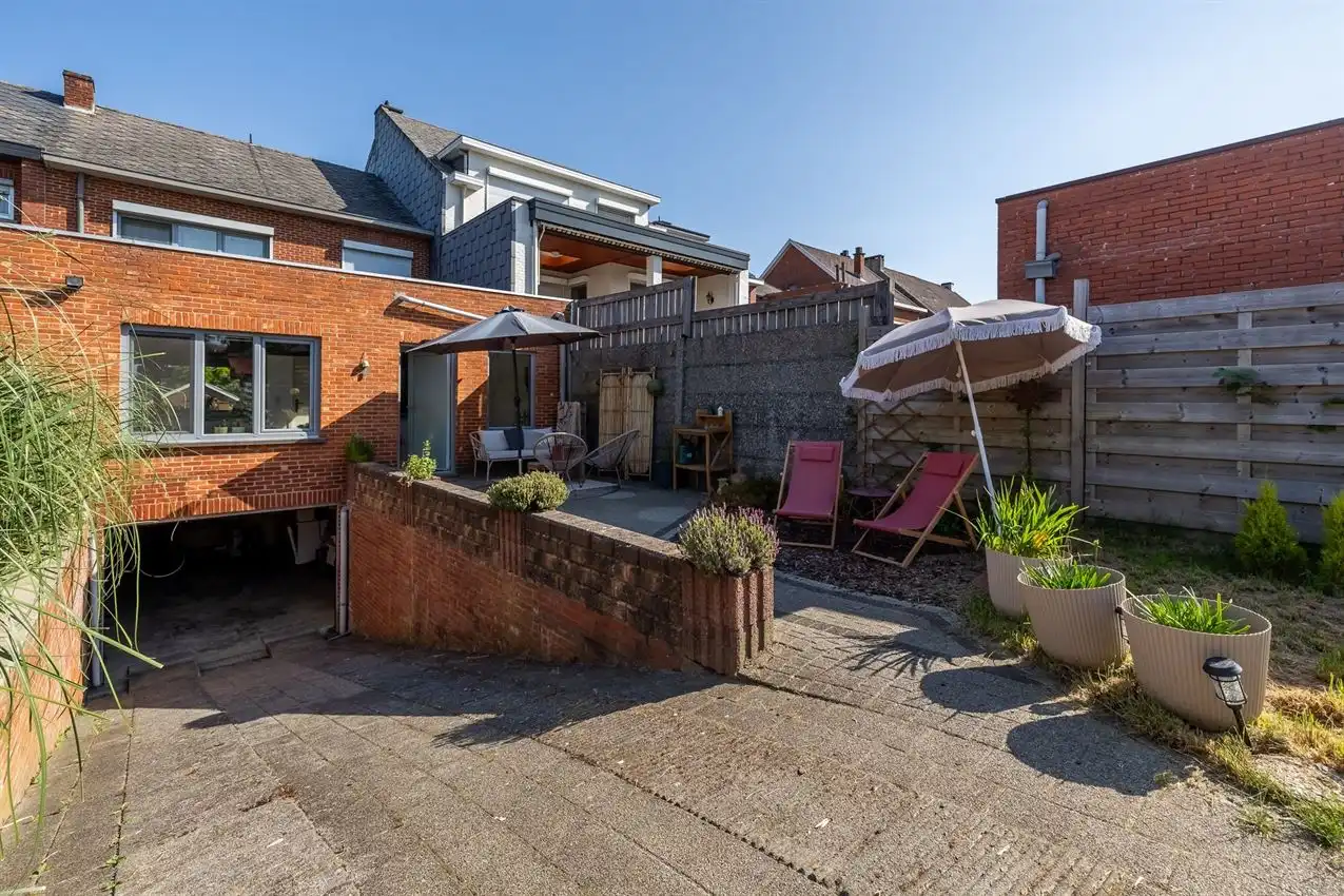 Ruime retrowoning met EPC C,  zuidtuin en achterliggende toegang. foto 31