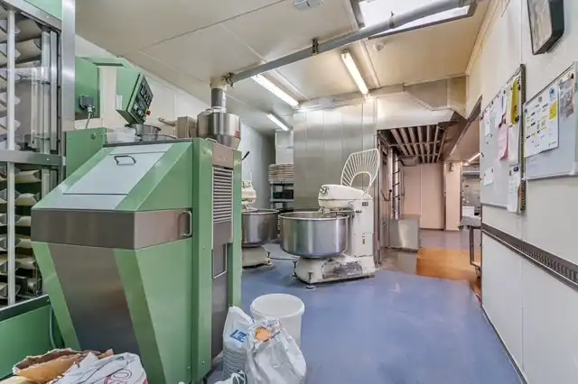 VEELZIJDIG HANDELSPAND MET WOONST EN INGERICHTE BAKKERIJ! foto 16