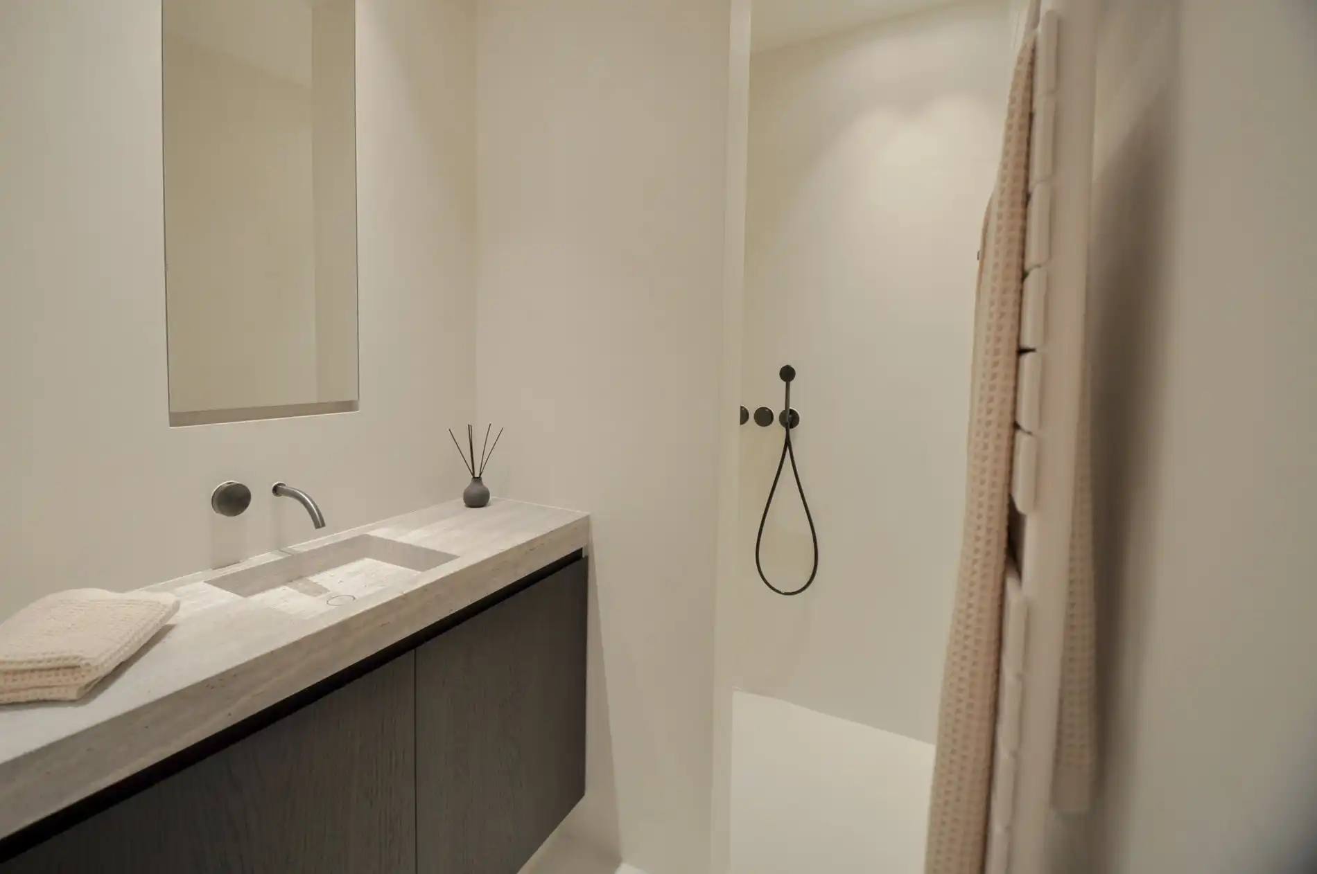 Uitzonderlijk, tijdloos volledig gerenoveerd appartement met een open zicht . foto 23