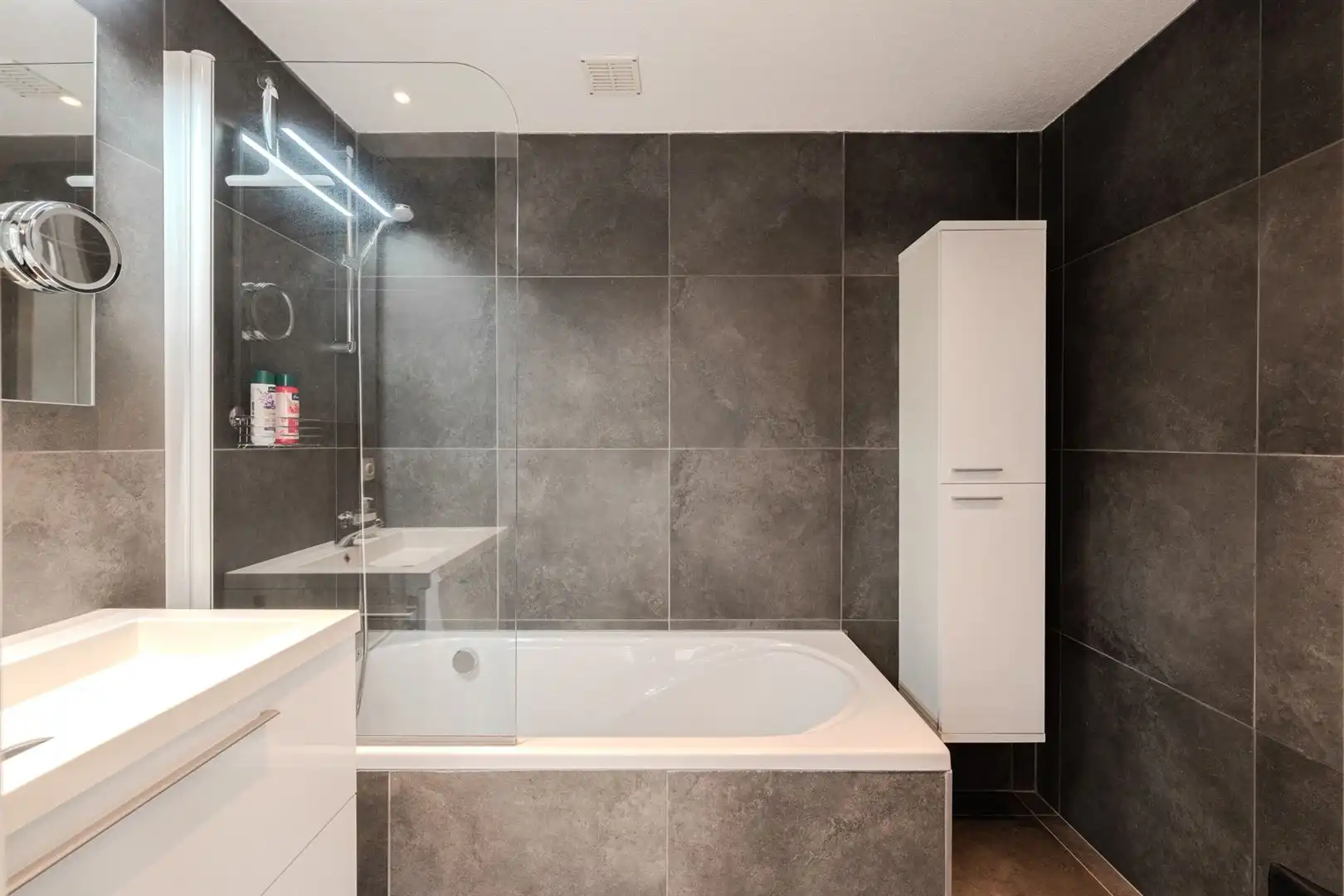 Ruim vernieuwd appartement zuidgericht met unieke zichten foto 15