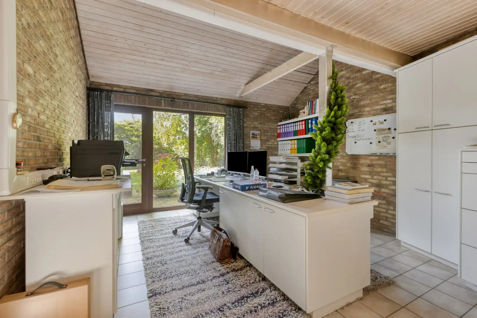 Ruim ingedeelde woning met oa 3 slpks op een gunstige locatie in het centrum foto 8