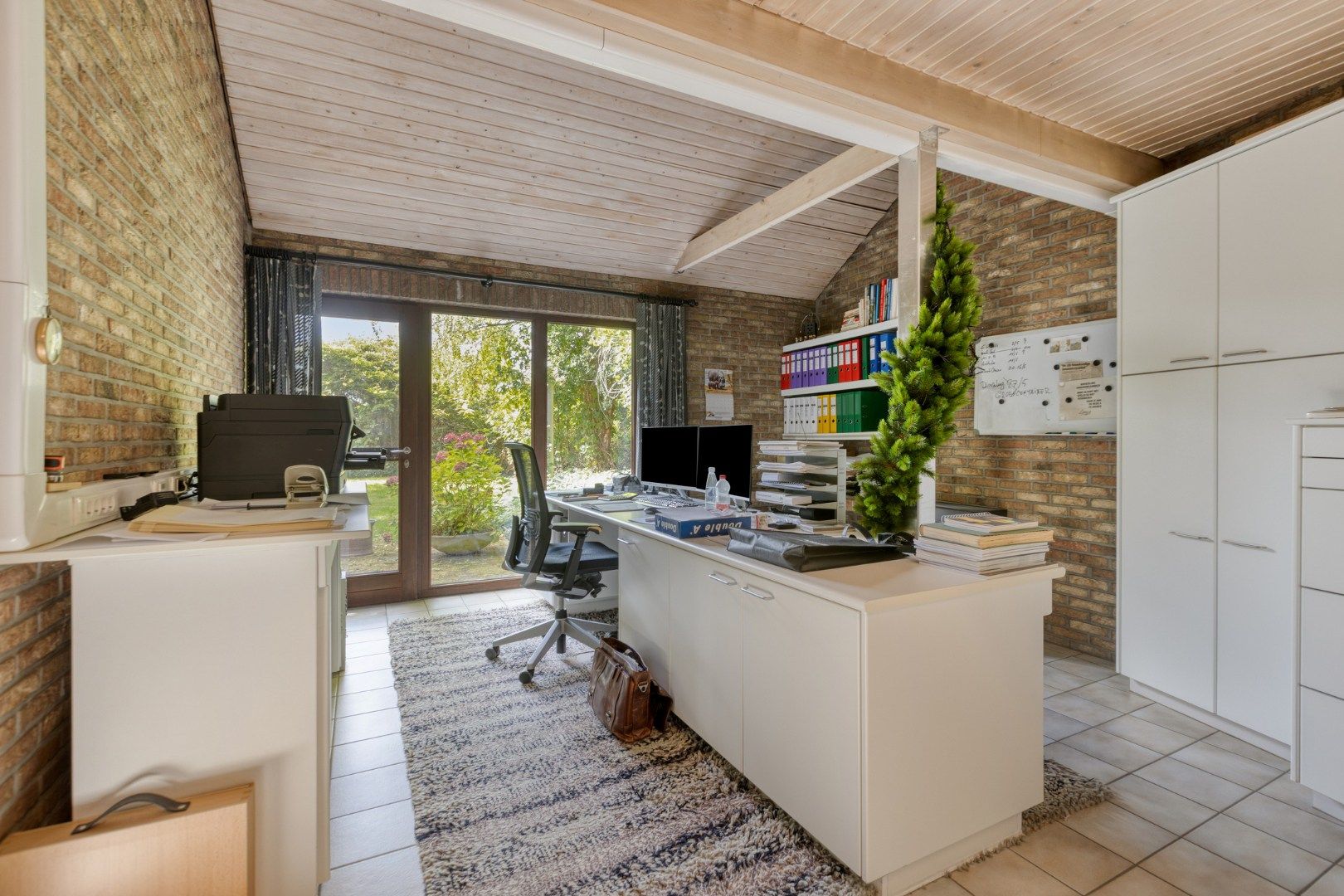 Ruim ingedeelde woning met oa 3 slpks op een gunstige locatie in het centrum foto 8