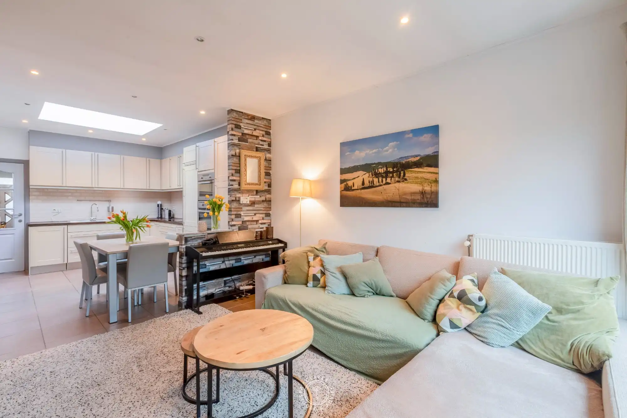 Zeer fijne energiezuinige woning met uitgang achteraan foto {{pictureIndex}}