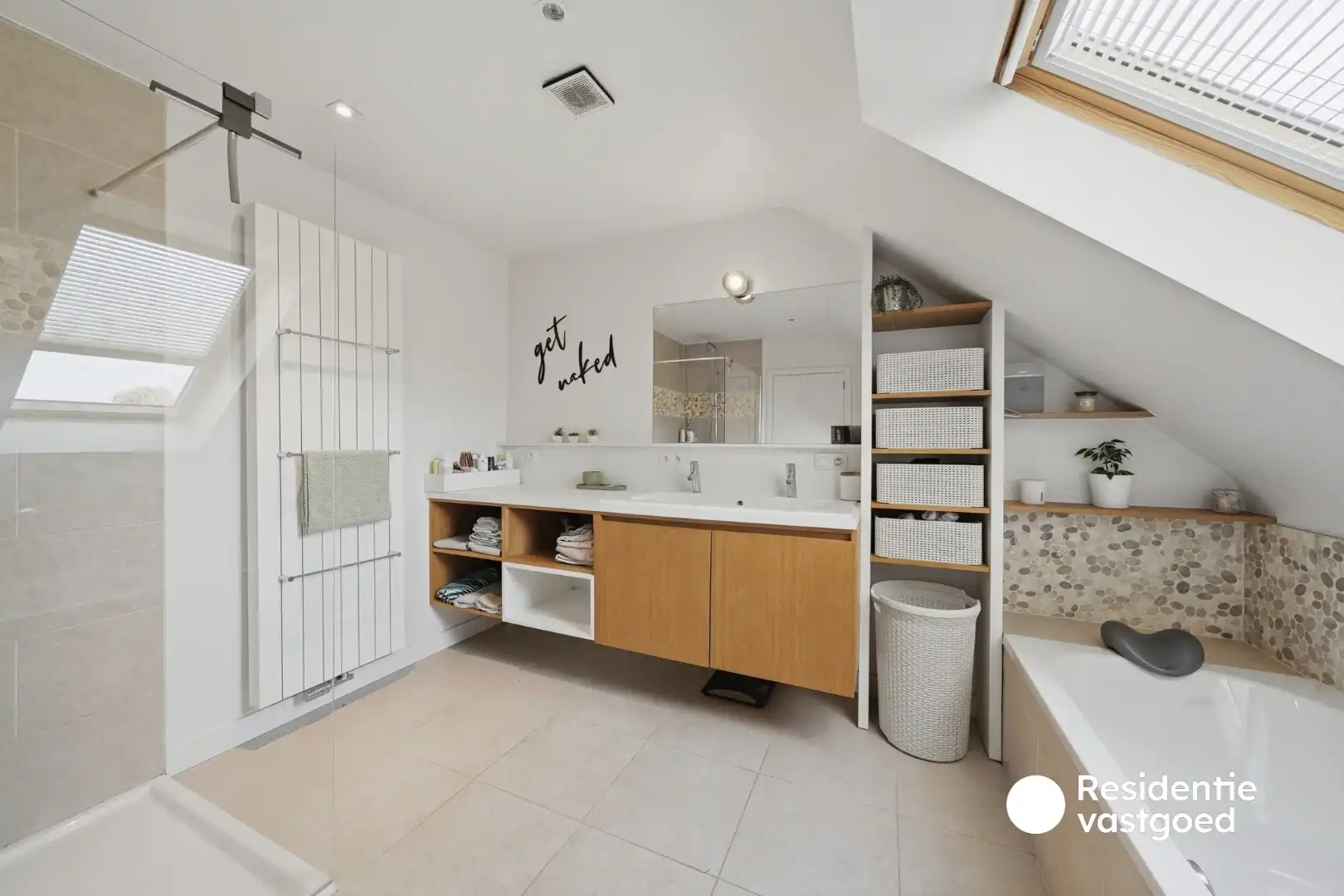 Instapklare woning te koop met garage en tuin! foto 25