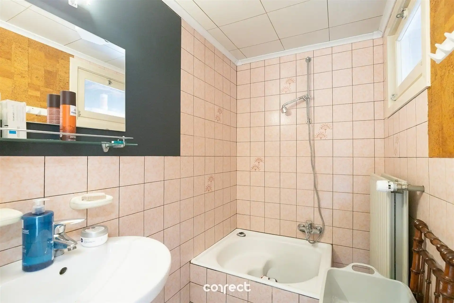 Te renoveren, charmante woning op een mooi perceel. foto 9