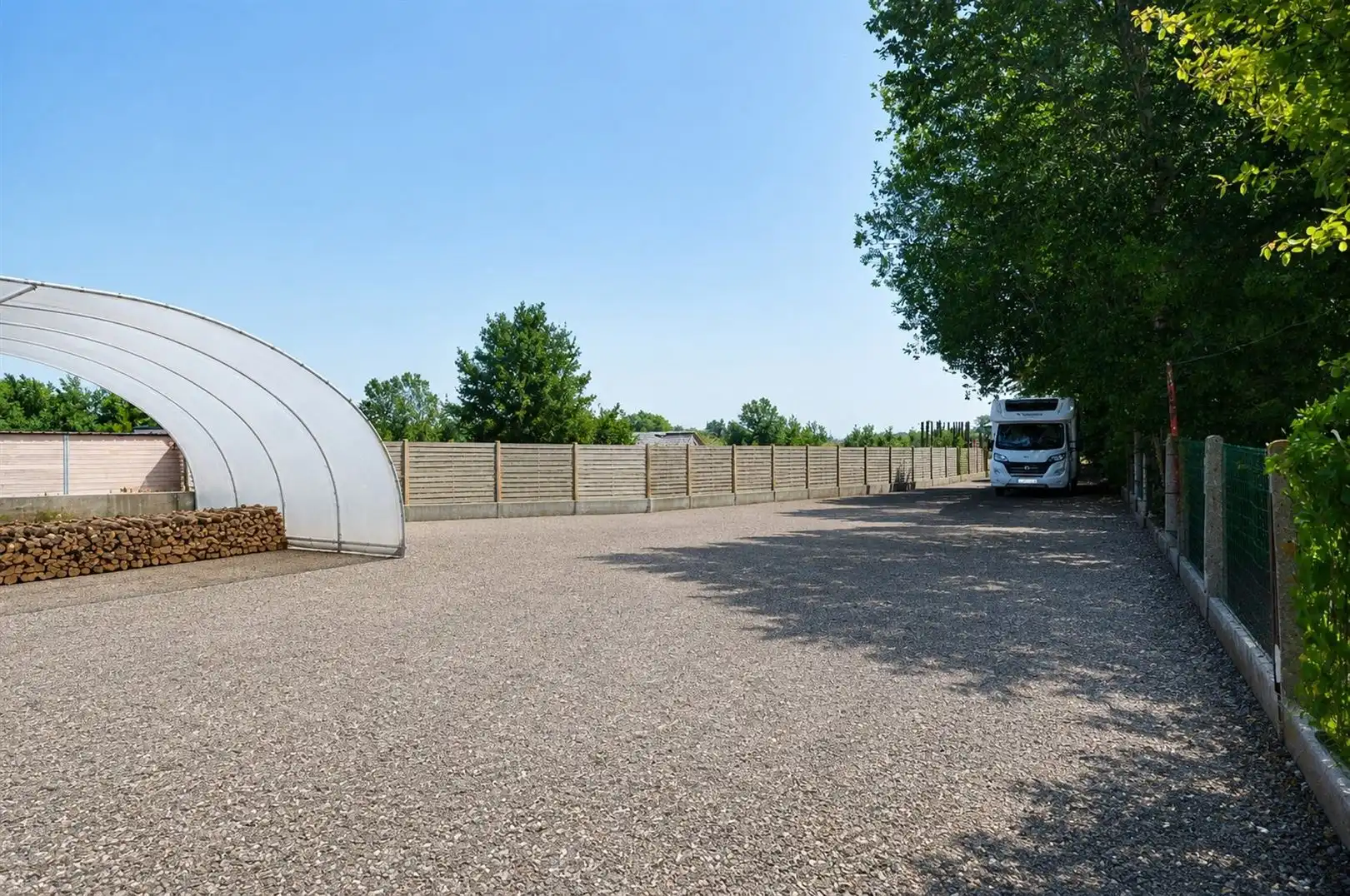 Vergunde opslag- en werkhal 150 m² foto 2