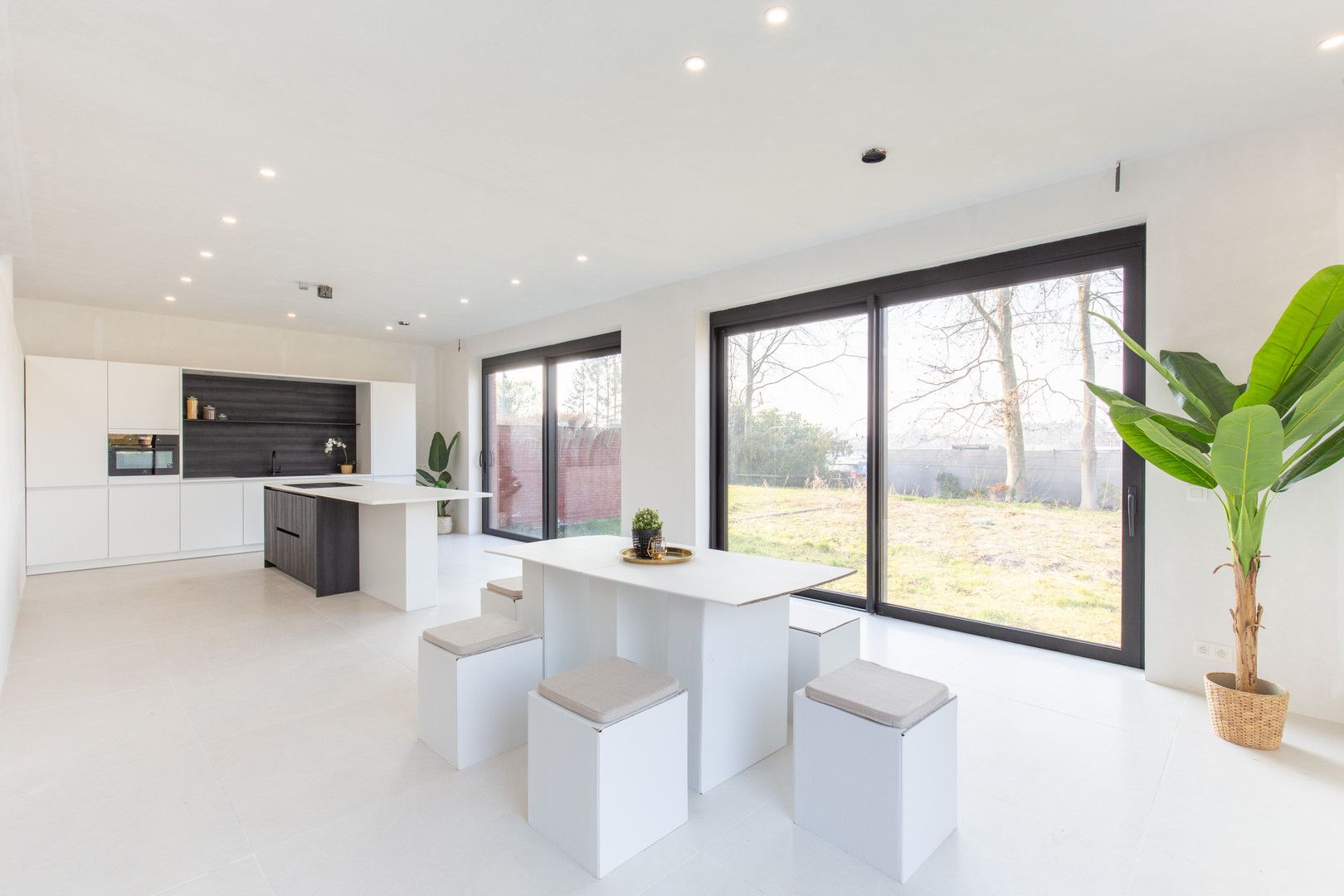 Unieke, ruime nieuwbouwwoning met tuin foto {{pictureIndex}}