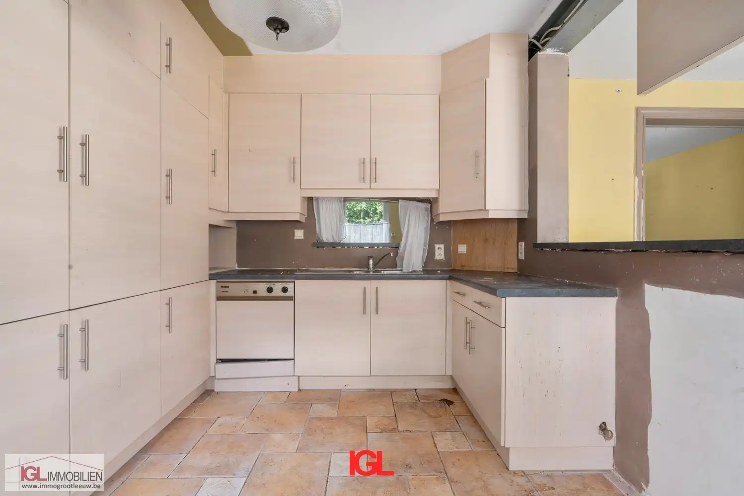 Te renoveren driegevel tegenover Beukenbos foto 8