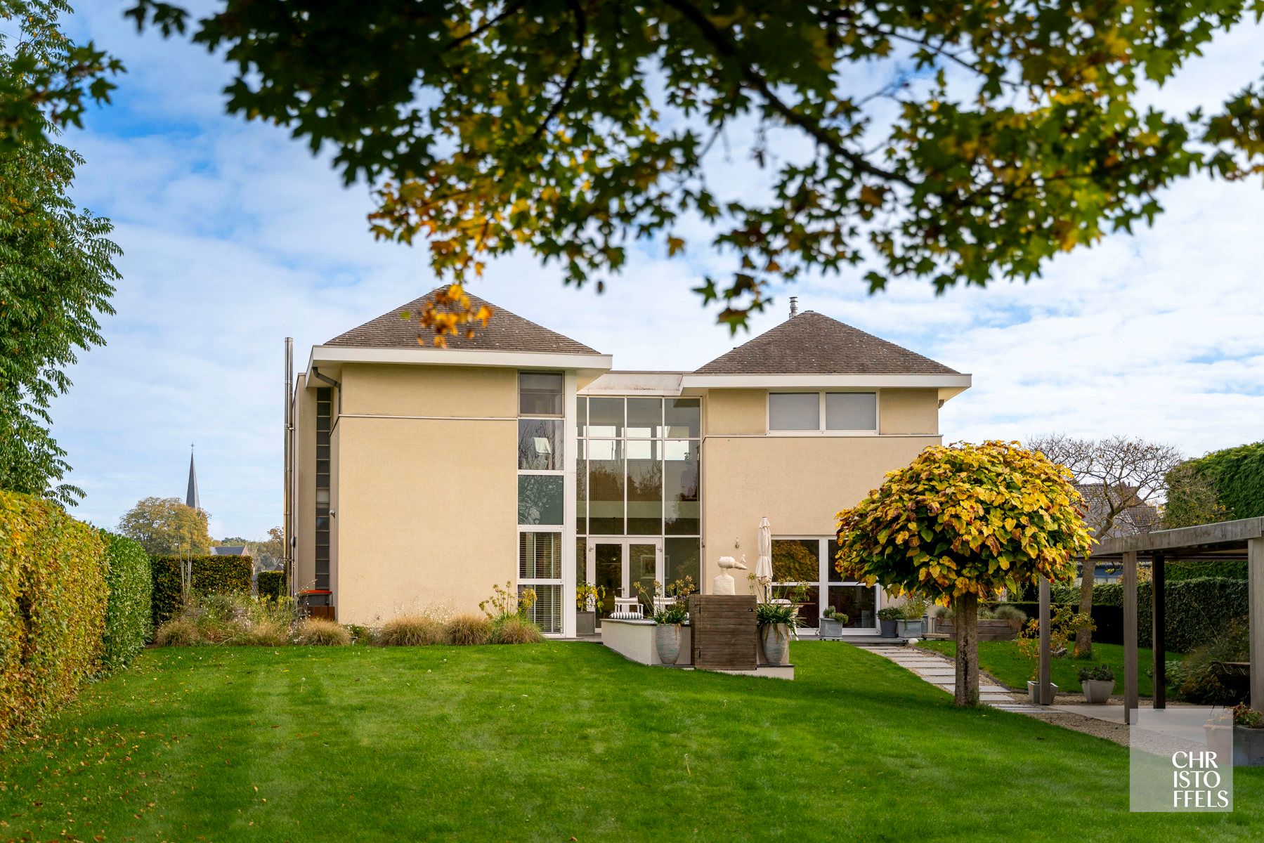 Uitzonderlijke villa van 320m2 gelegen in het pittoreske Leut, op een boogscheut van de Maas! foto {{pictureIndex}}