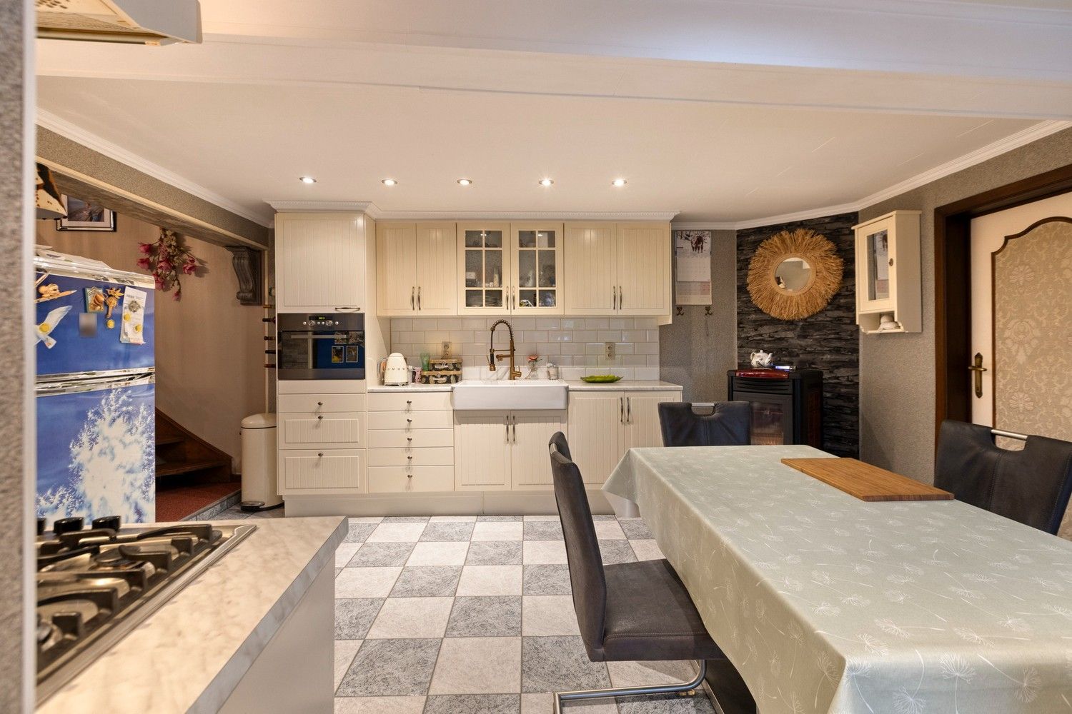 Karakteristieke, te renoveren woning met gezellige tuin en veel potentieel op een top-locatie te Lanaken foto 5