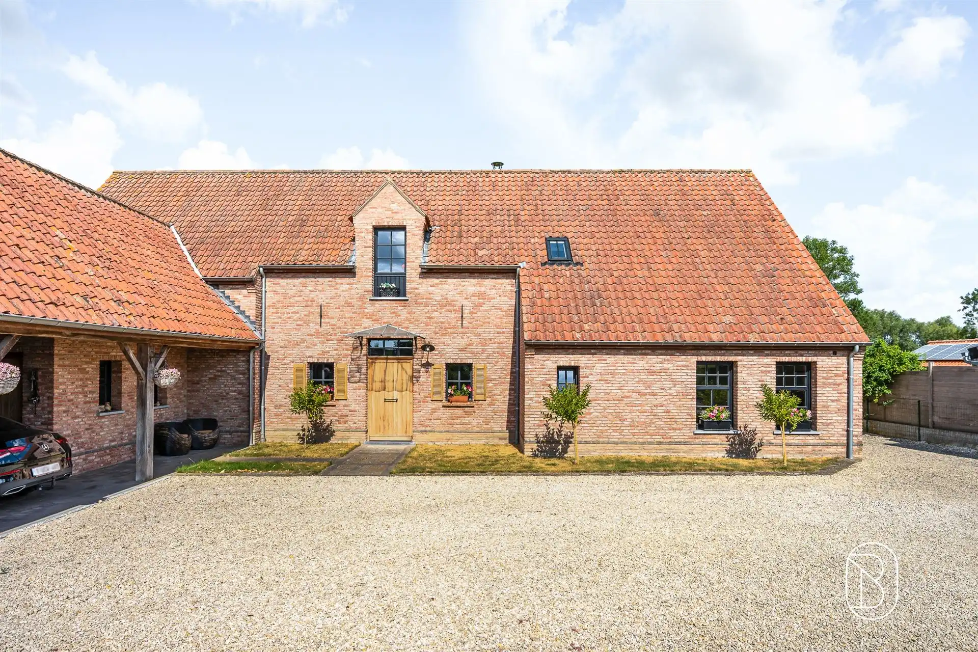 Prachtige klassewoning met paardenaccomodatie foto 2