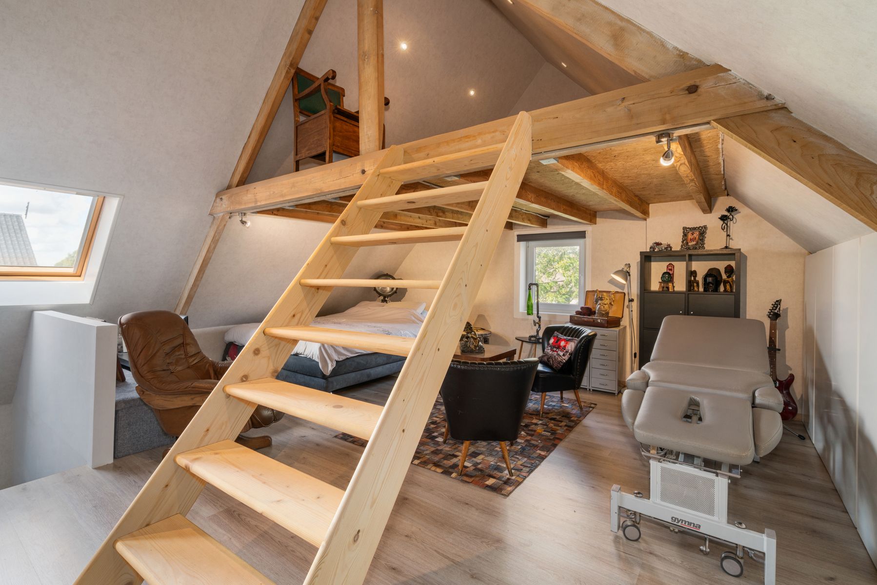 Instapklare halfopen bebouwing met 4 slaapkamers en tuin foto 11