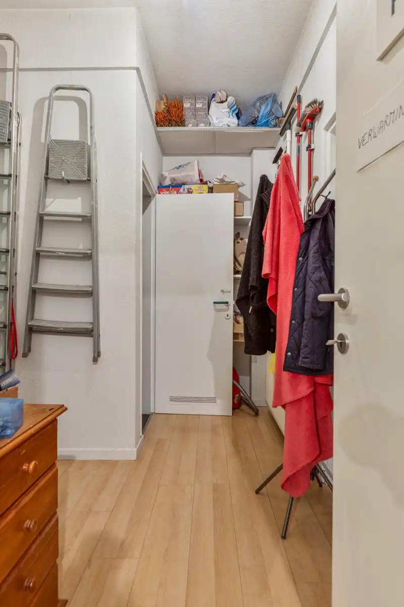 Handelszaak en ruime woning (4 slpk.) in hartje Maaseik.  foto 12