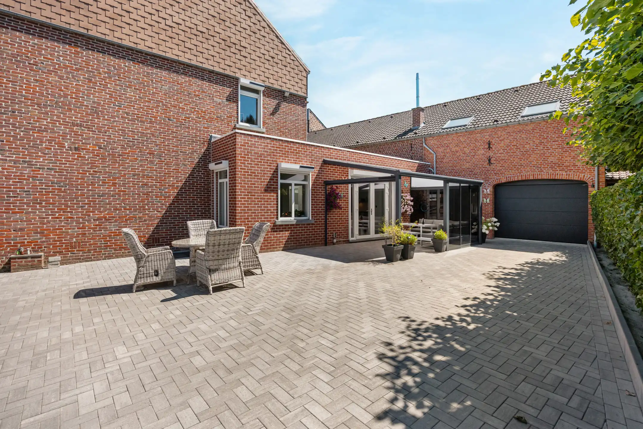 Gerenoveerde gezinswoning + werkplaats / garage foto 28
