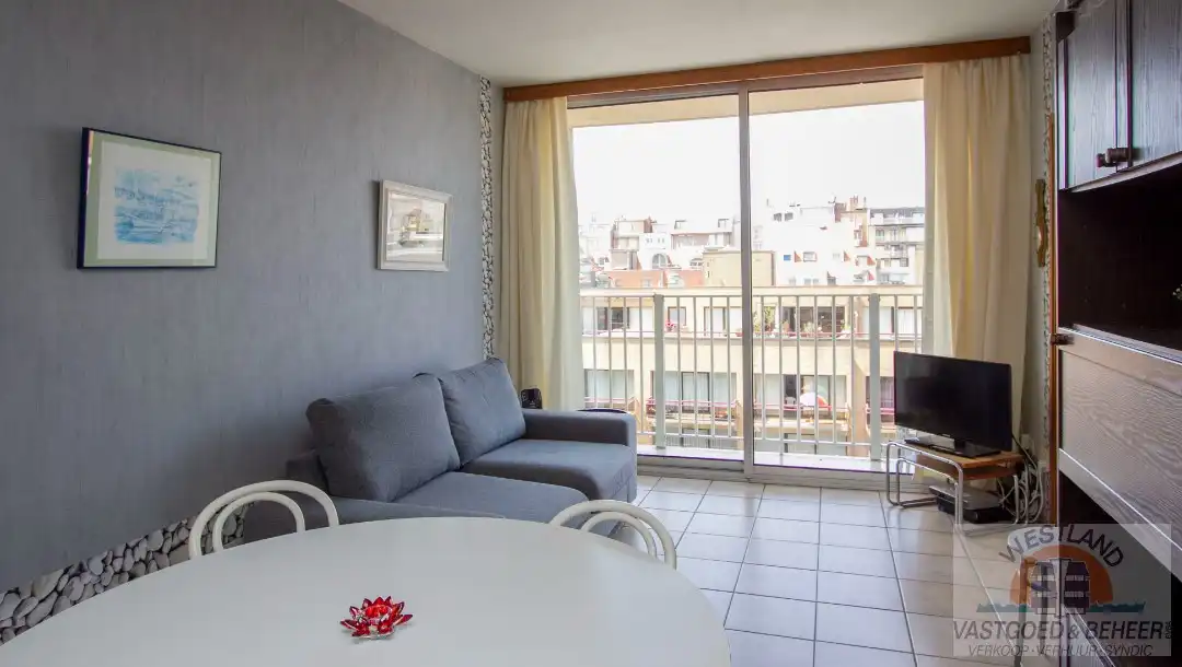 Op te frissen 1 -  slaapkamerappartement foto {{pictureIndex}}
