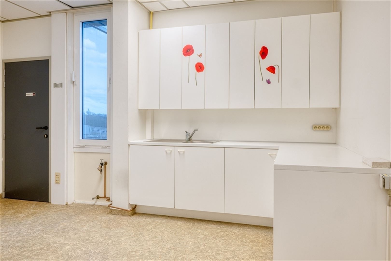 Gelegen aan het klaverblad (E40/E17) foto 16