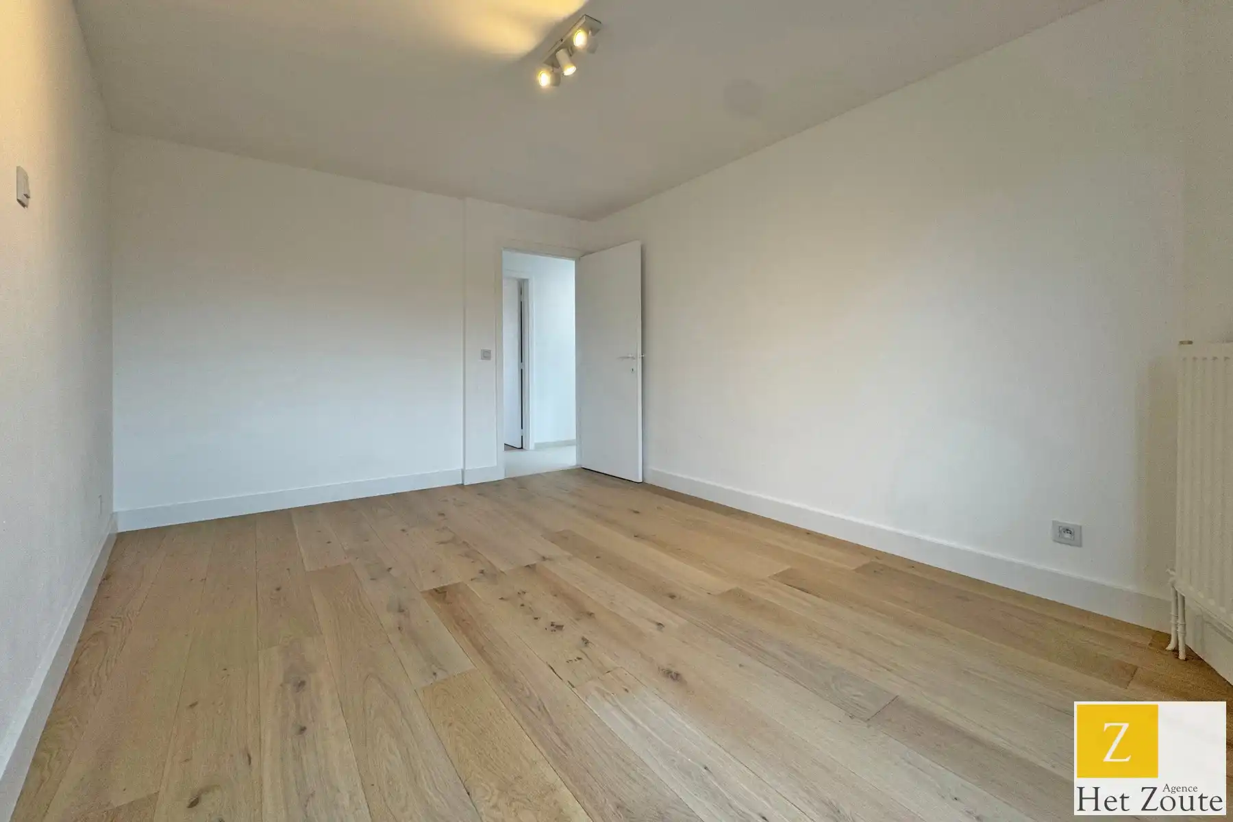 Vernieuwd hoekappartement in residentiële buurt te Knokke foto 9