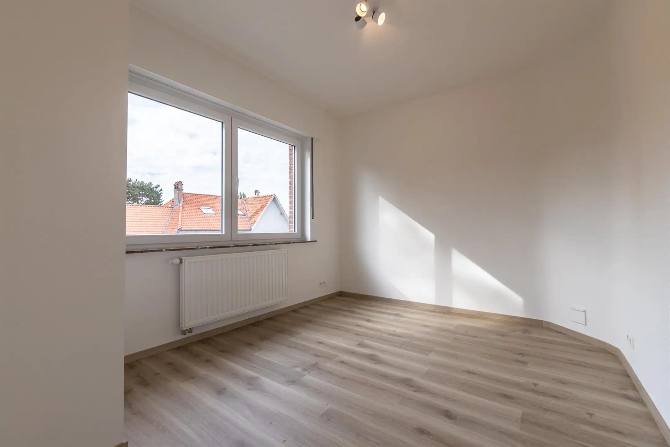 Mooie gerenoveerde woning met 3 slaapkamers foto 12