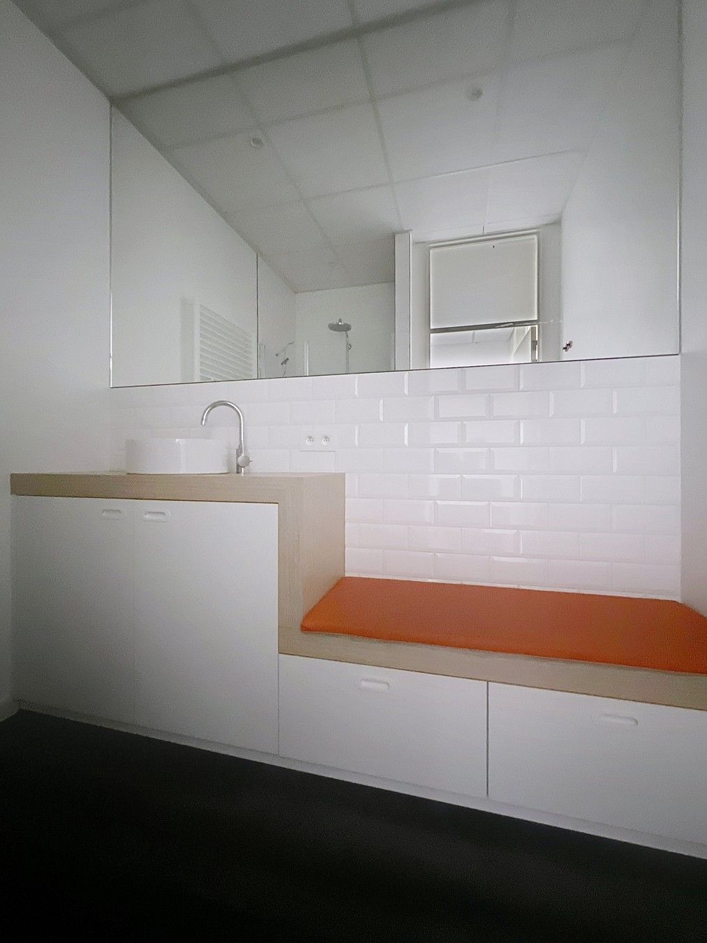 Instapklaar lichtrijk GERENOVEERD pand met mooie open kantoor/praktijkruimte en 4 aparte burelen/consultatieruimtes. foto 23