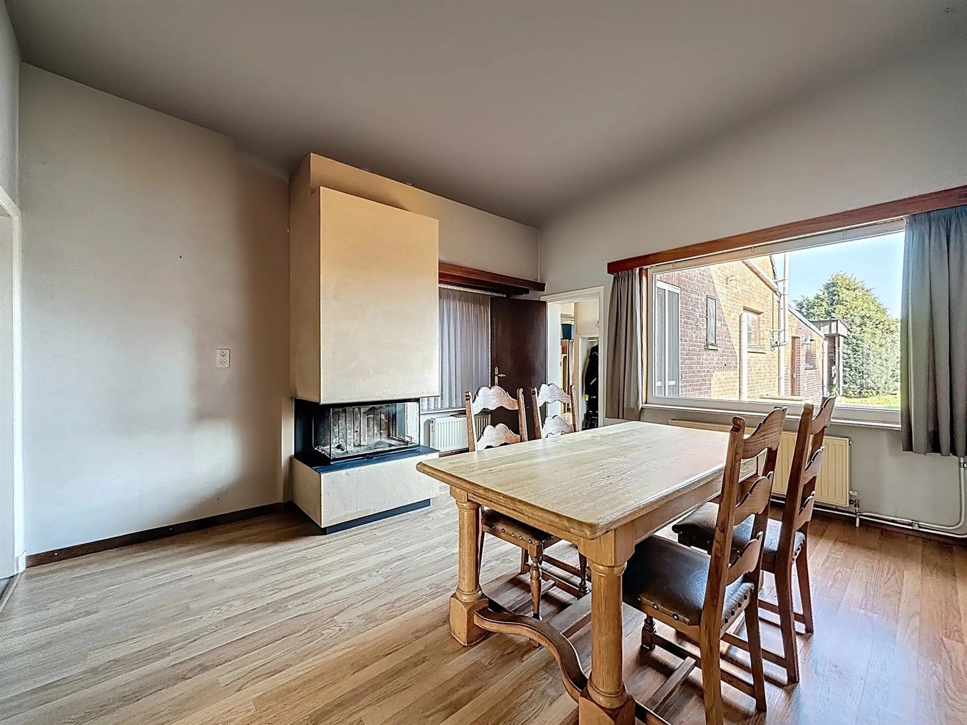 Open bebouwing met 4 slaapkamers en magazijn (144 m²) op perceel van 563m²! foto 3