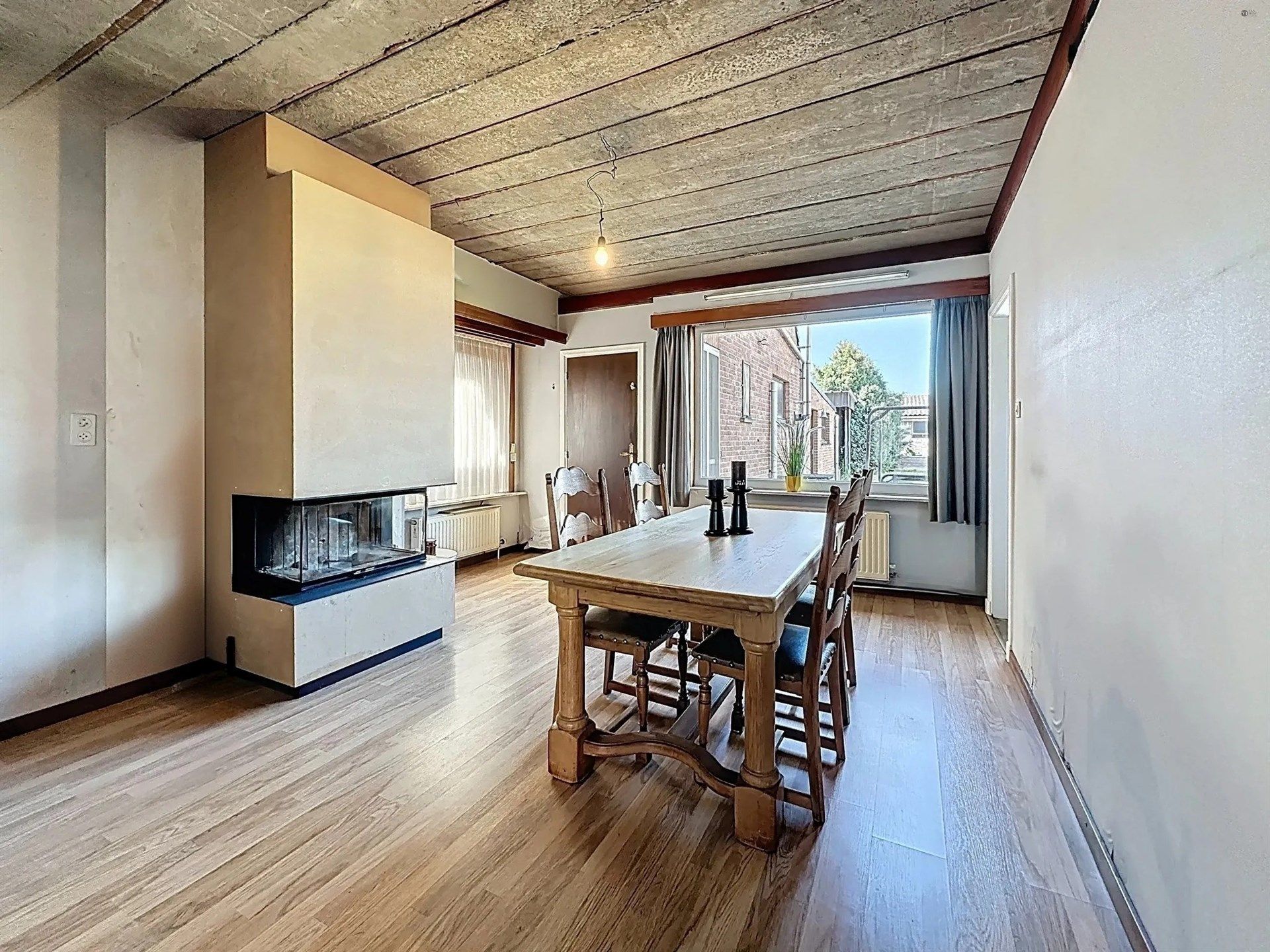 Open bebouwing met 4 slaapkamers en magazijn (144 m²) op perceel van 563m²! foto 3