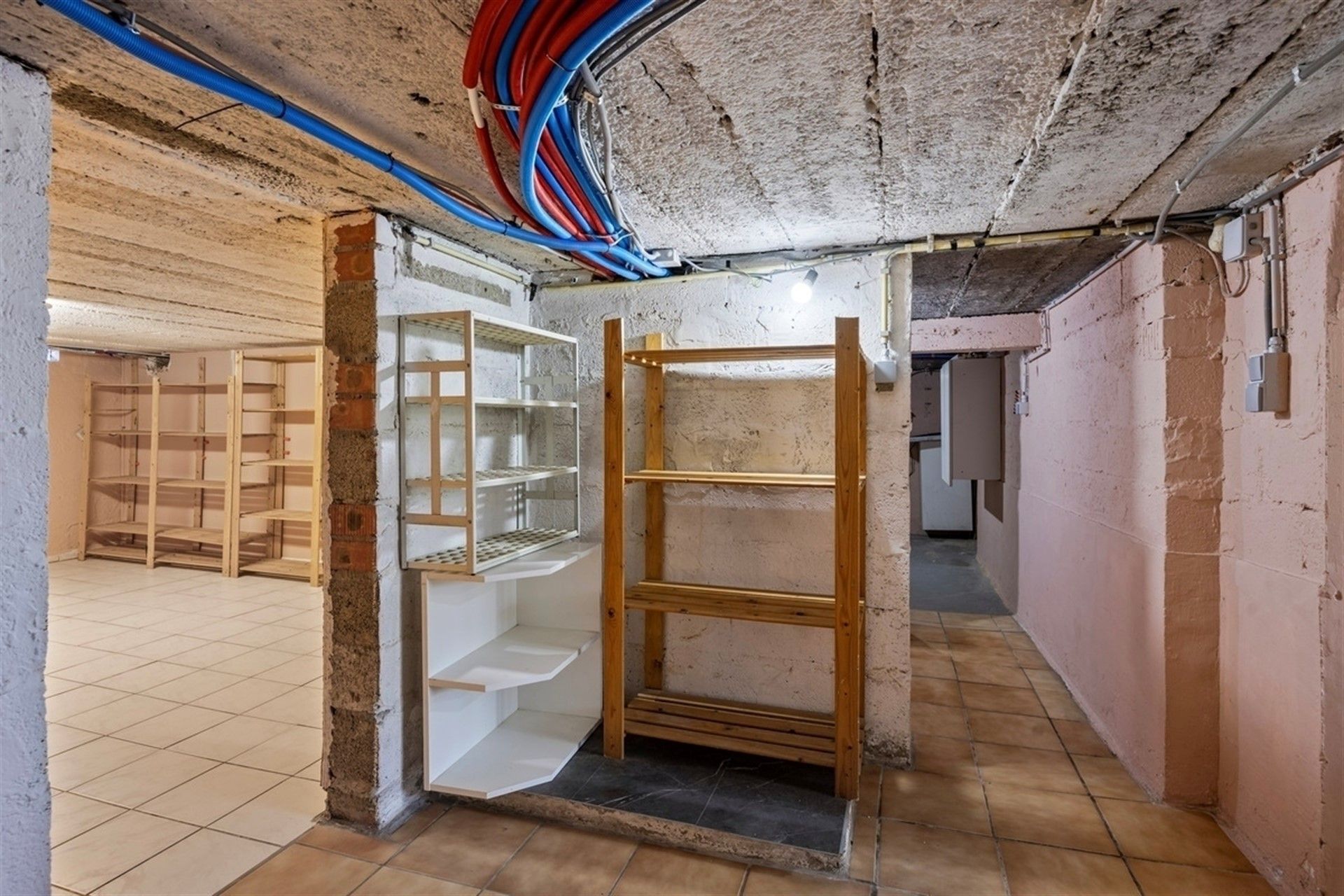 Ruime gerenoveerde villa met 4 slaapkmaers in residentiele wijk foto 22