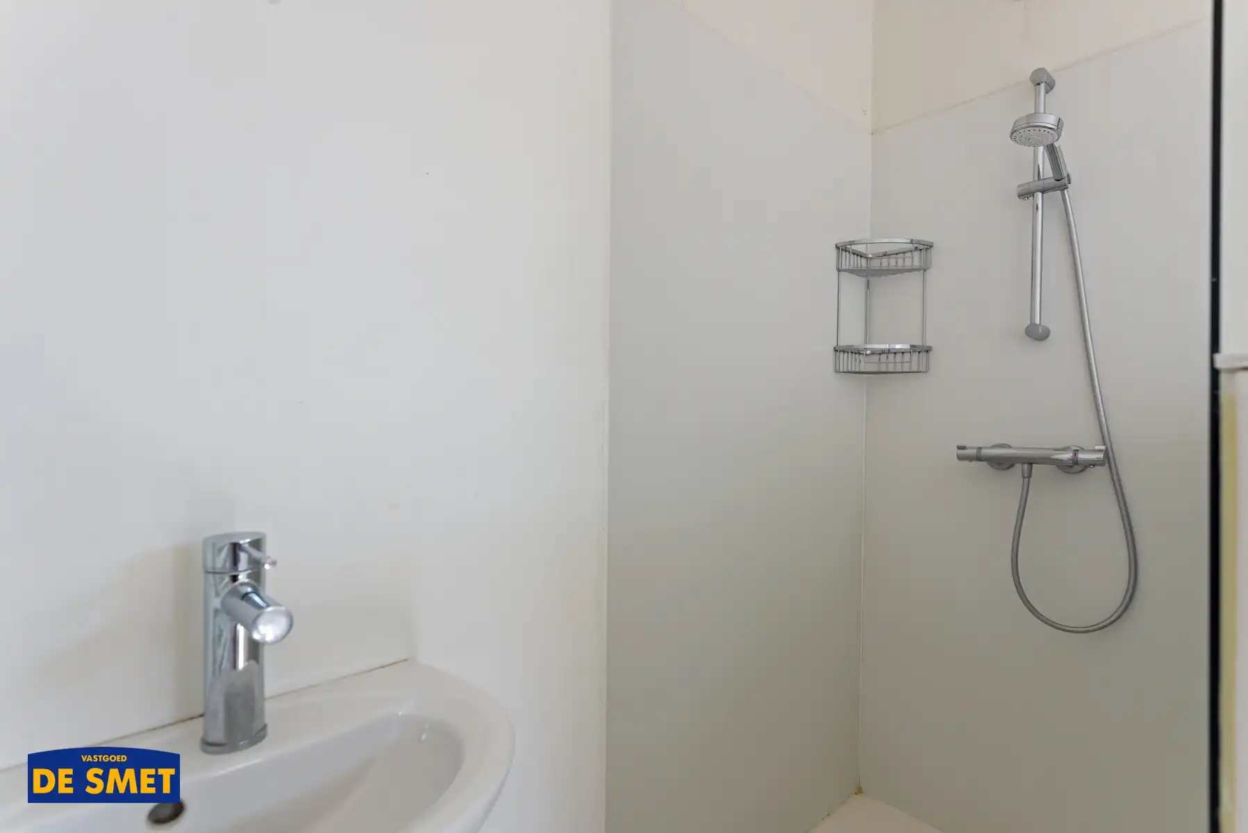 Volledig vernieuwd appartement met achteraan gelegen garage foto 13