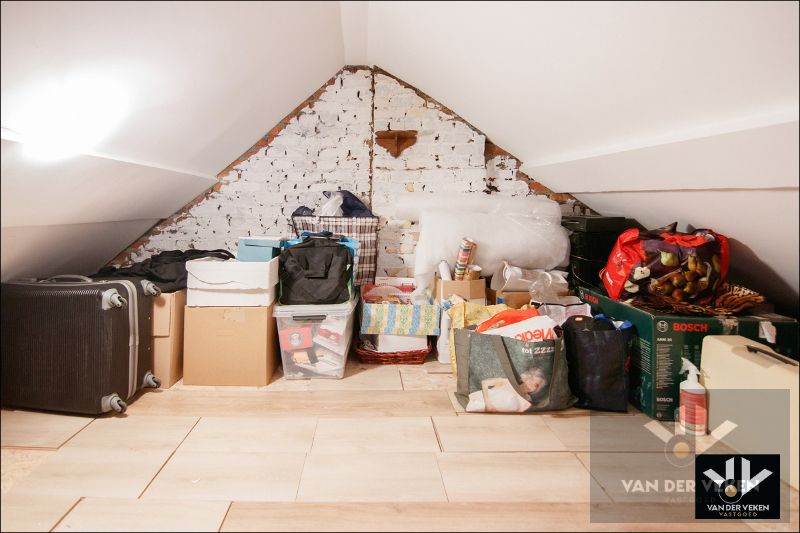 RUIME, GOED ONDERHOUDEN WONING MET 3 SLPK NABIJ TONGEREN-CENTRUM foto 28
