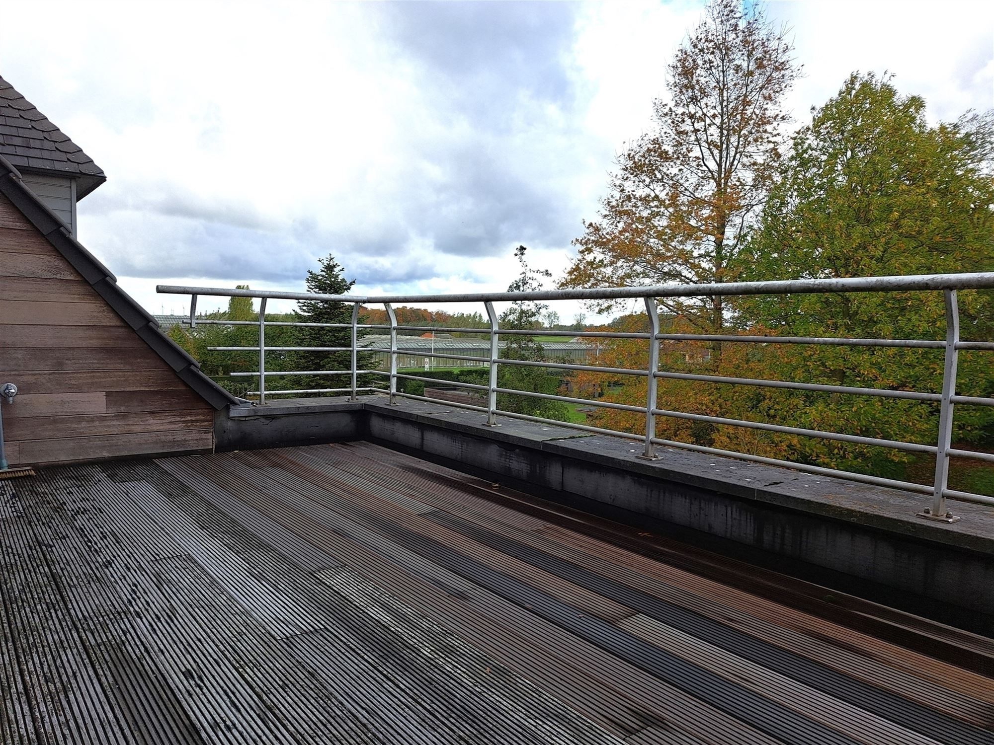 Appartement met 2 slaapkamers, autostaanplaats en parktuin. Rustig gelegen. Aan de achterkant van het gebouw. foto 11