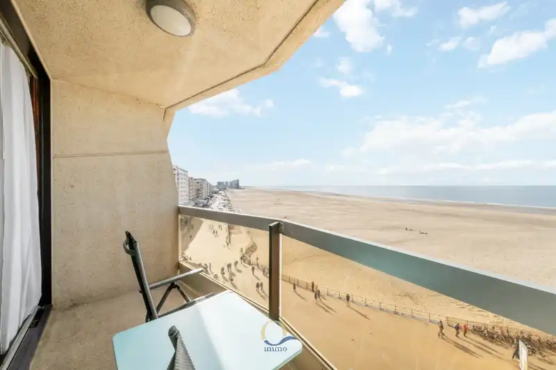 Subliem gerenoveerde studio met panoramisch zeezicht EN terras foto {{pictureIndex}}