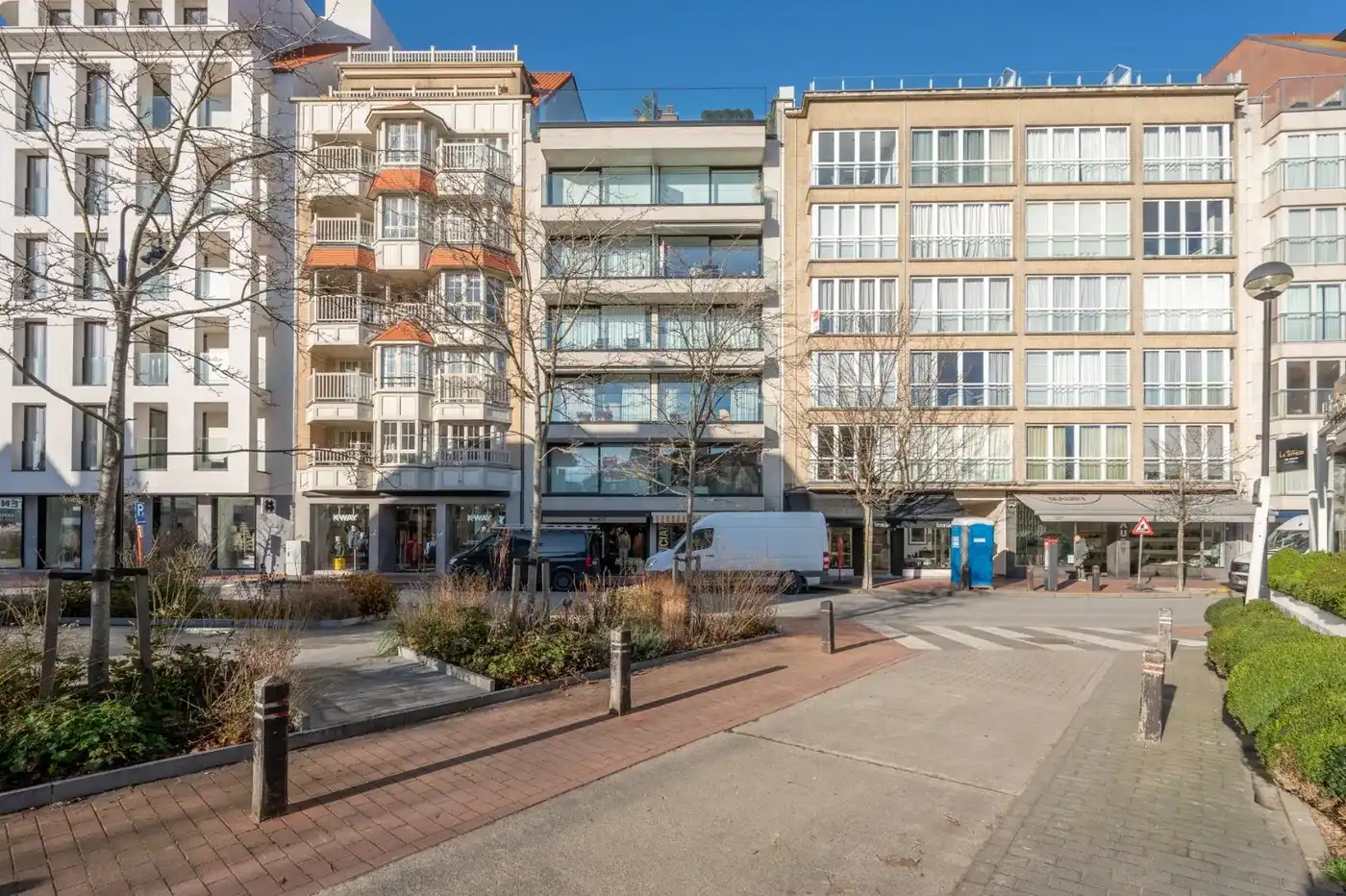 Zonnig appartement zeer centraal gelegen in het Zoute met open zicht over de villa's foto 13