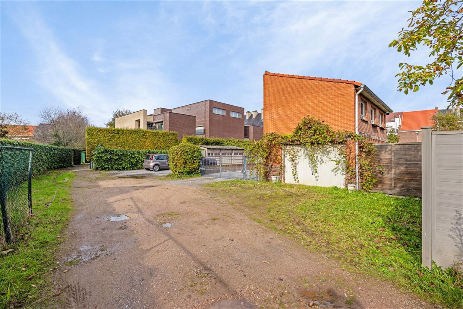 Ruime, karaktervolle stadswoning met 5 slaapkamers, royale tuin en garage in het centrum van Maaseik.  foto 43