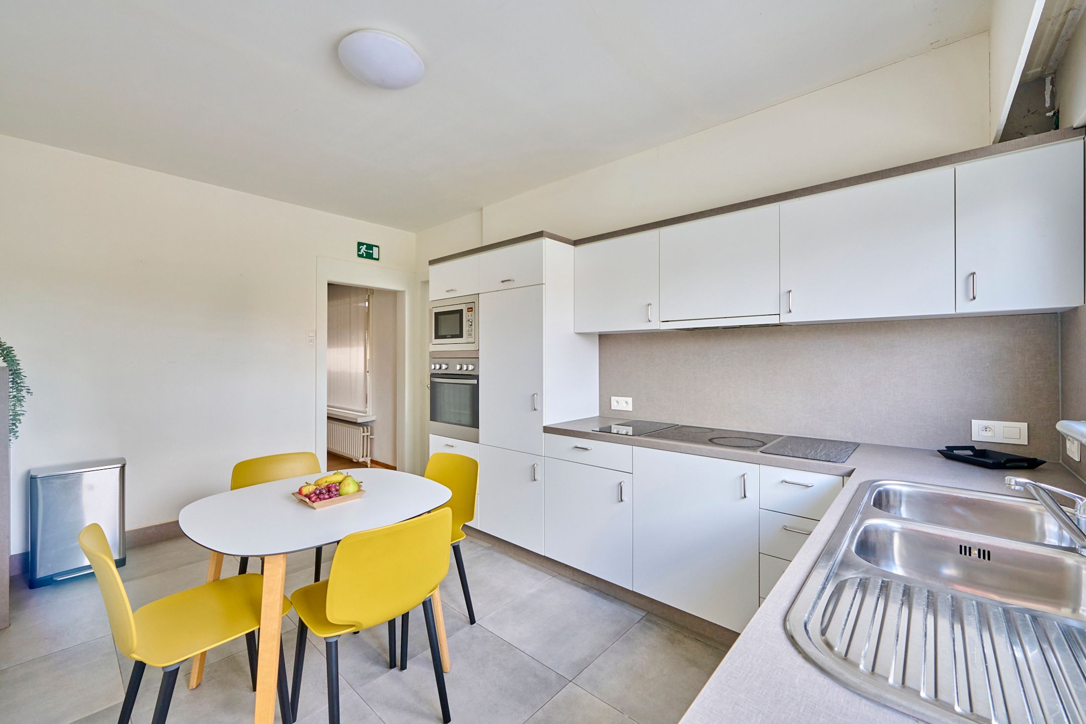 Charmante, op te frissen HOB met 4 slpks  foto 4