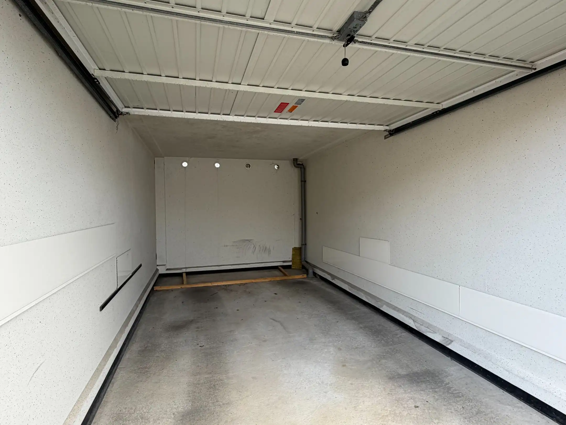 Gesloten garagebox in het centrum van Heist foto 3