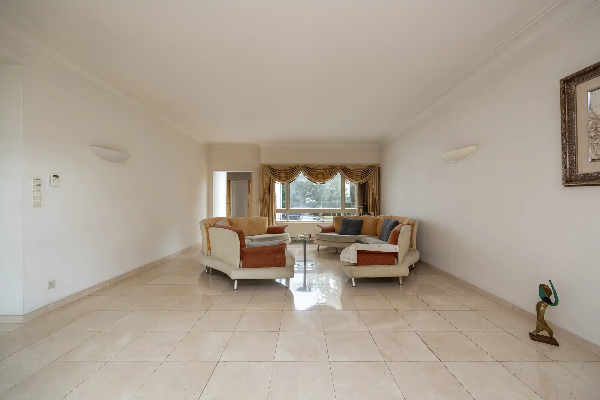 Ruime villa met 4 slpk's en 3 badkamers op toplocatie foto 4