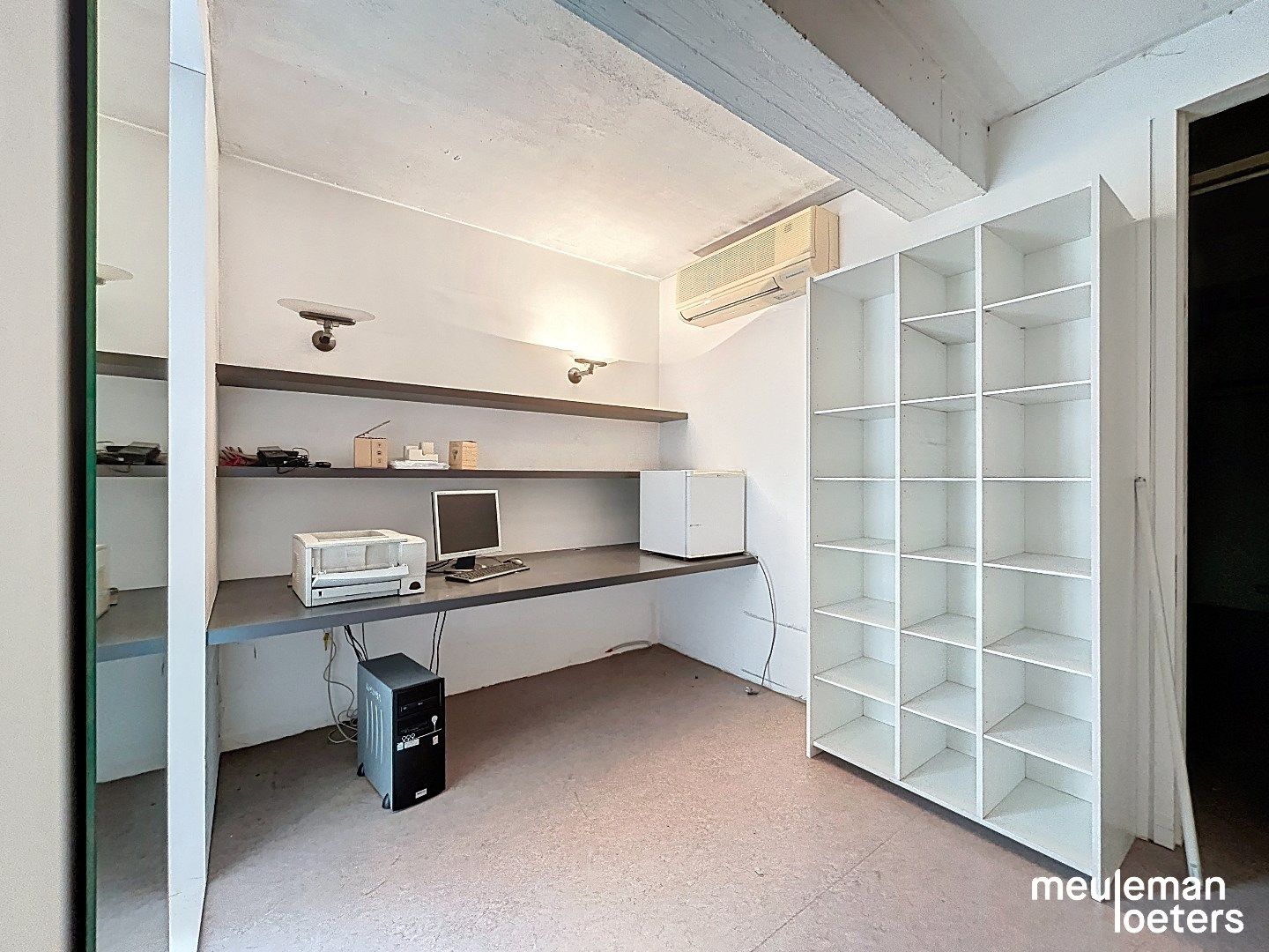 Unieke winkelruimte in het commercieel centrum foto 10