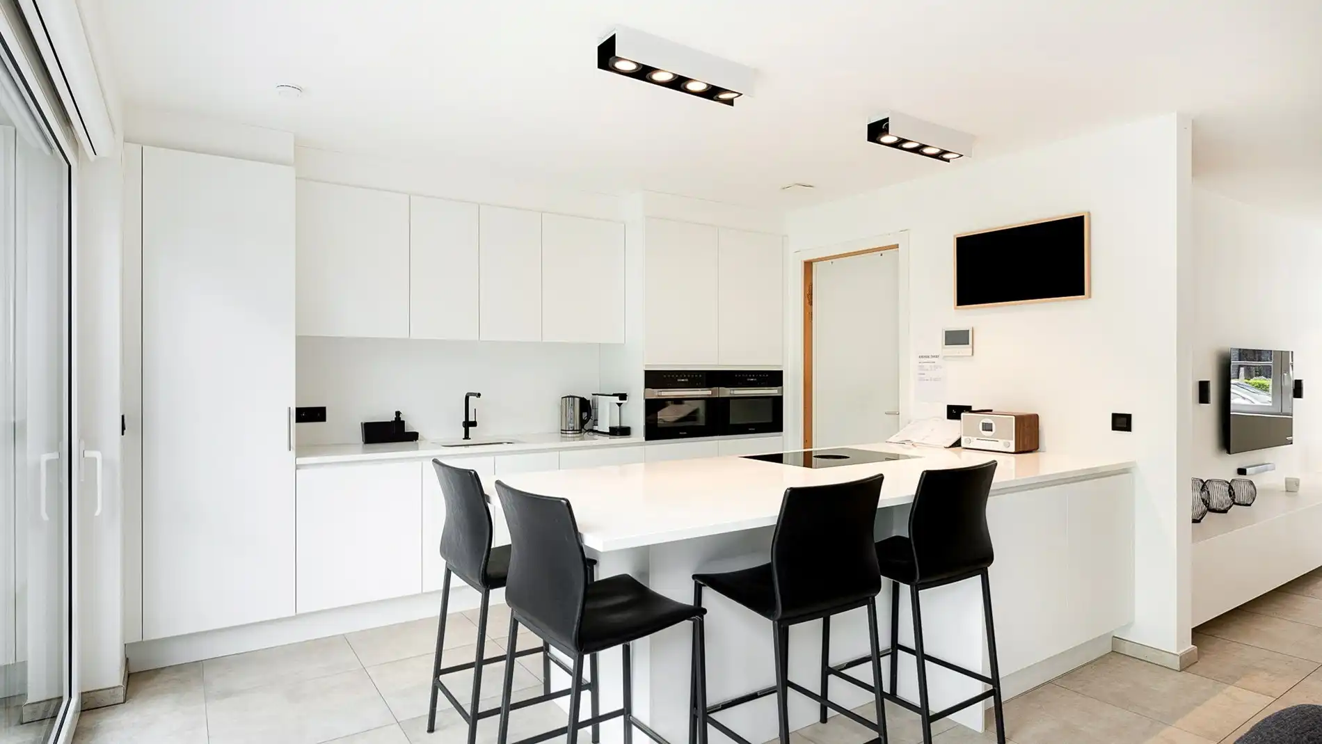 Recente woning met parking en tuin te Moerkerke-Damme foto 9