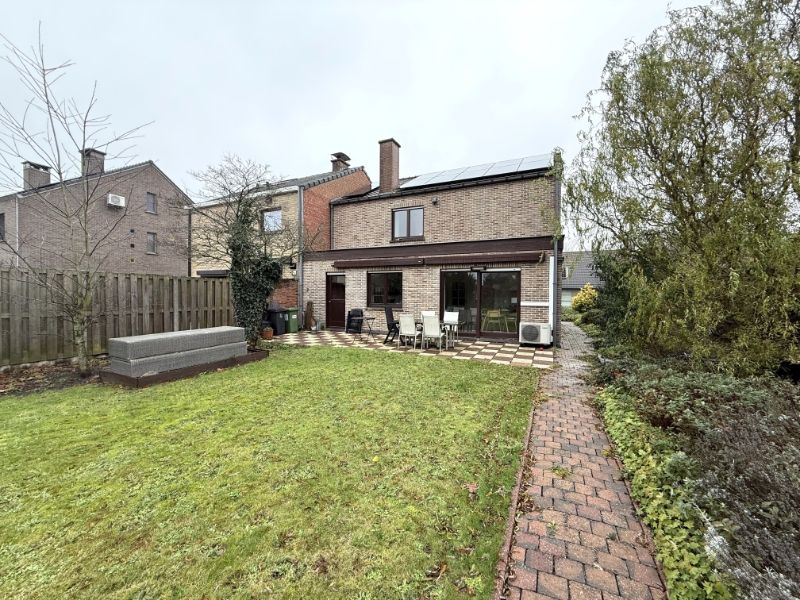 Instapklare halfopen woning met tuin nabij Sint-Pietersstation foto 19